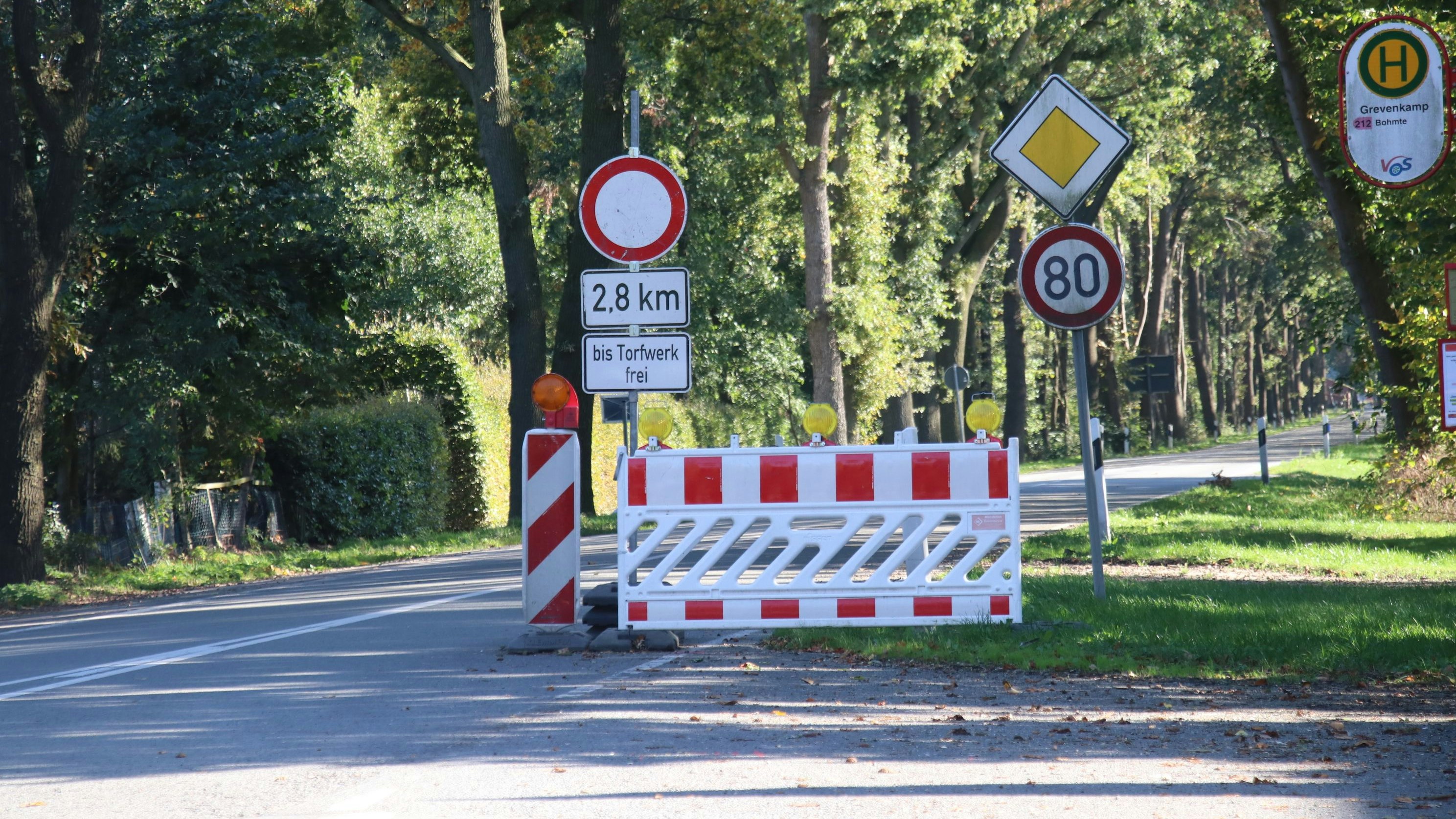 Nächste Vollsperrung: Ab kommenden Montag ist die Hunteburger Straße zwischen dem Kies- und dem Torfwerk für Fahrzeuge nicht mehr passierbar.&nbsp; Foto: Lammert