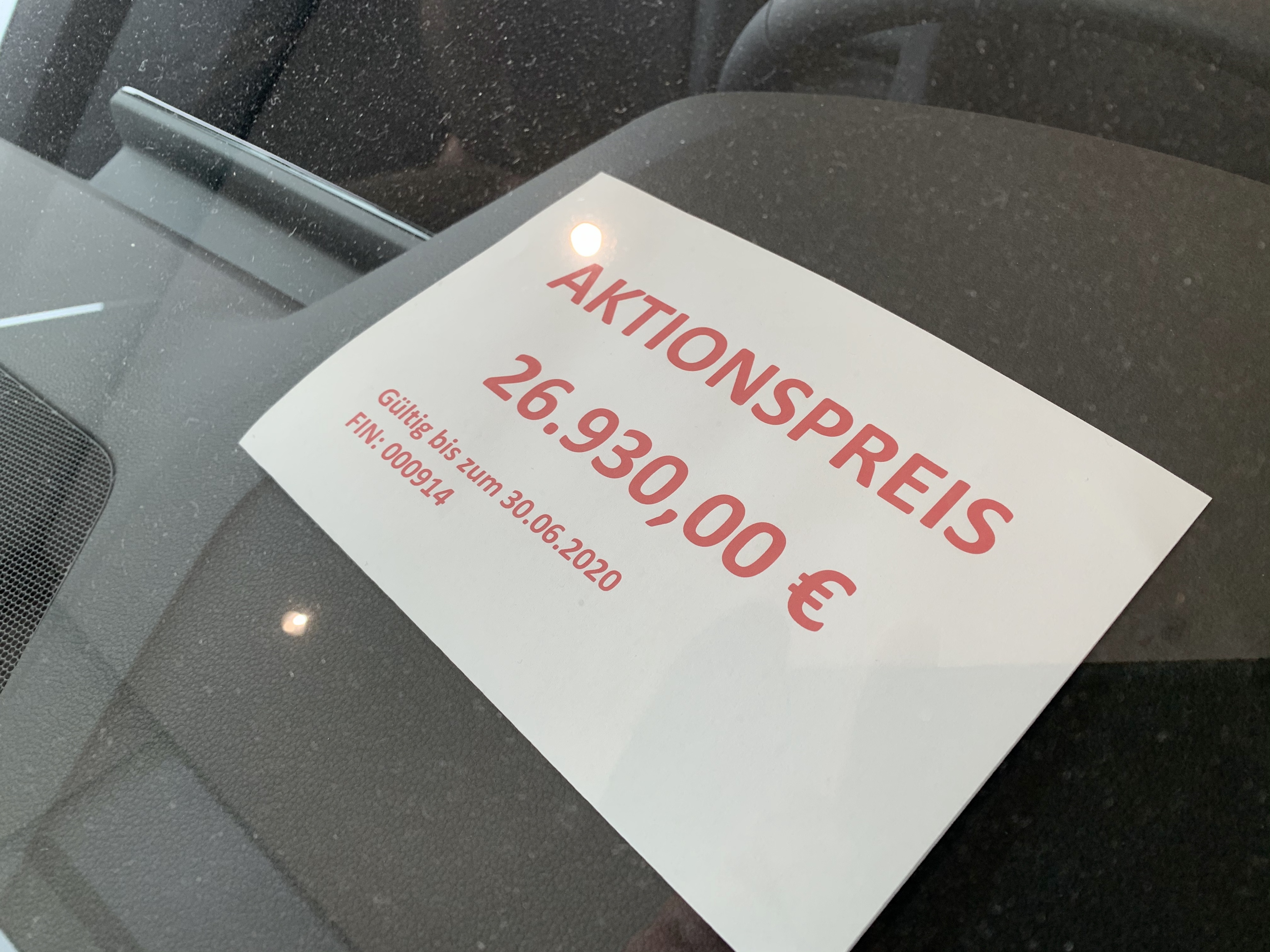 Aktionspreise gibt es schon jetzt: Autohändler in Vechta werben mit Rabatten. Foto:  M. Niehues