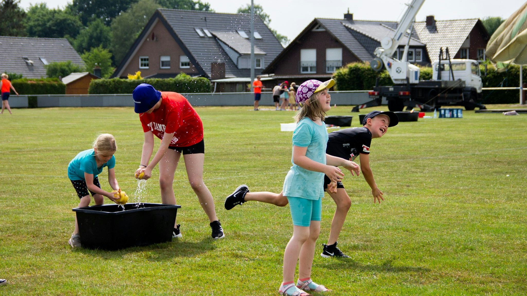 Viel Spaß geboten: Bei der Lagerolympiade konnten sich die Kinder und Jugendlichen bei sommerlichen Temperaturen austoben. Foto: BV Kneheim