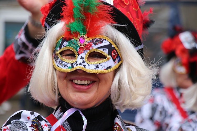 Tolle Masken: Gesucht werden Narren, die zeigen, wie sie sich in diesem Jahr für die Umzüge maskiert hätten.  Foto: Lammert