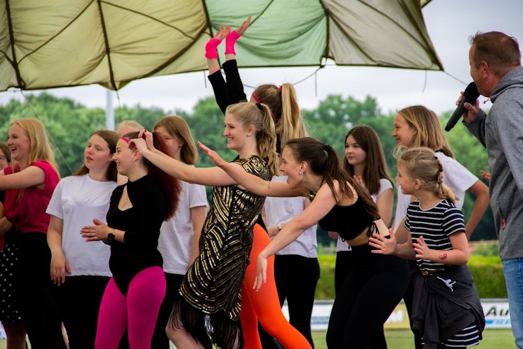 Sorgten für gute Stimmung: Die Tanzgruppen des BV Kneheim überzeugten mit insgesamt 15 Performances. Foto: Wienken