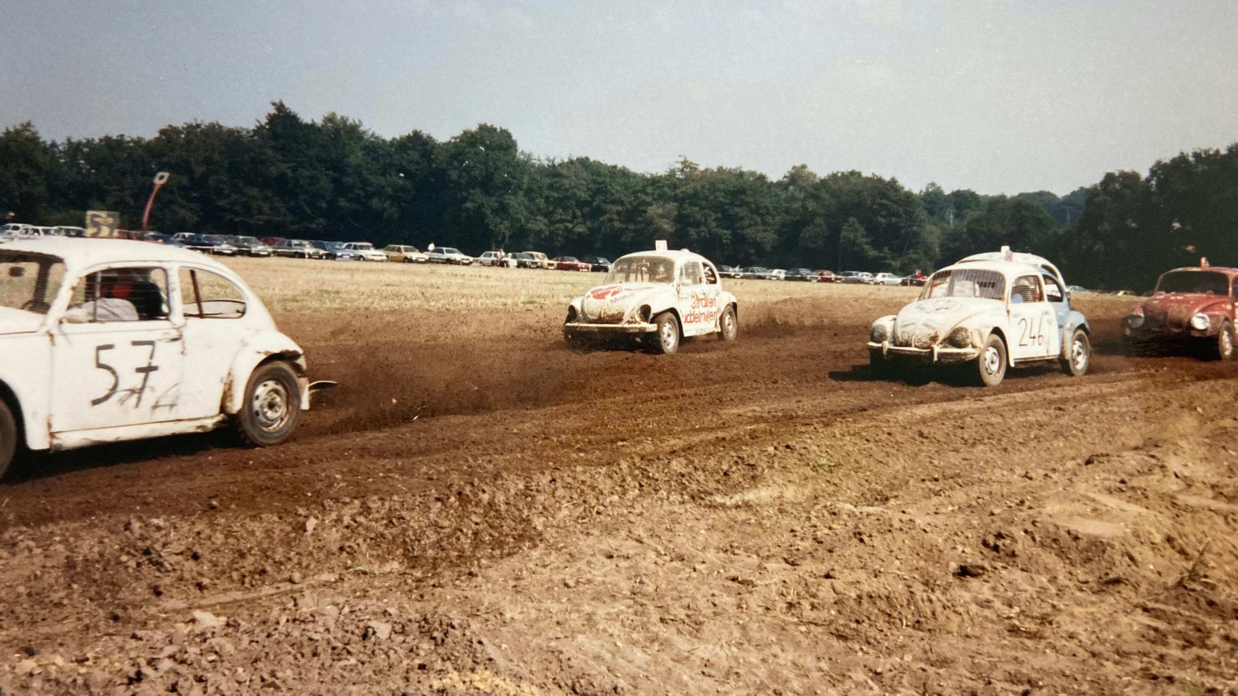 Die Anfänge der Motorsportfreunde Steinfeld: Das erste Stoppelrennen mit Altwagen fand 1983 in Schemde statt. Archivfoto: Klöker