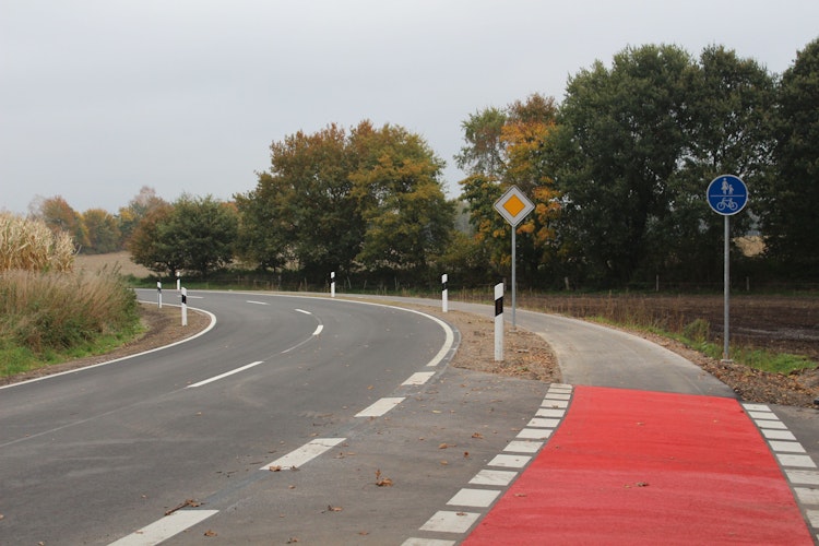 Bis Freitag (29. Oktober) 12 Uhr soll die 2,1 Kilometer lange Strecke wieder für den Verkehr freigegeben sein. Foto: Heinzel