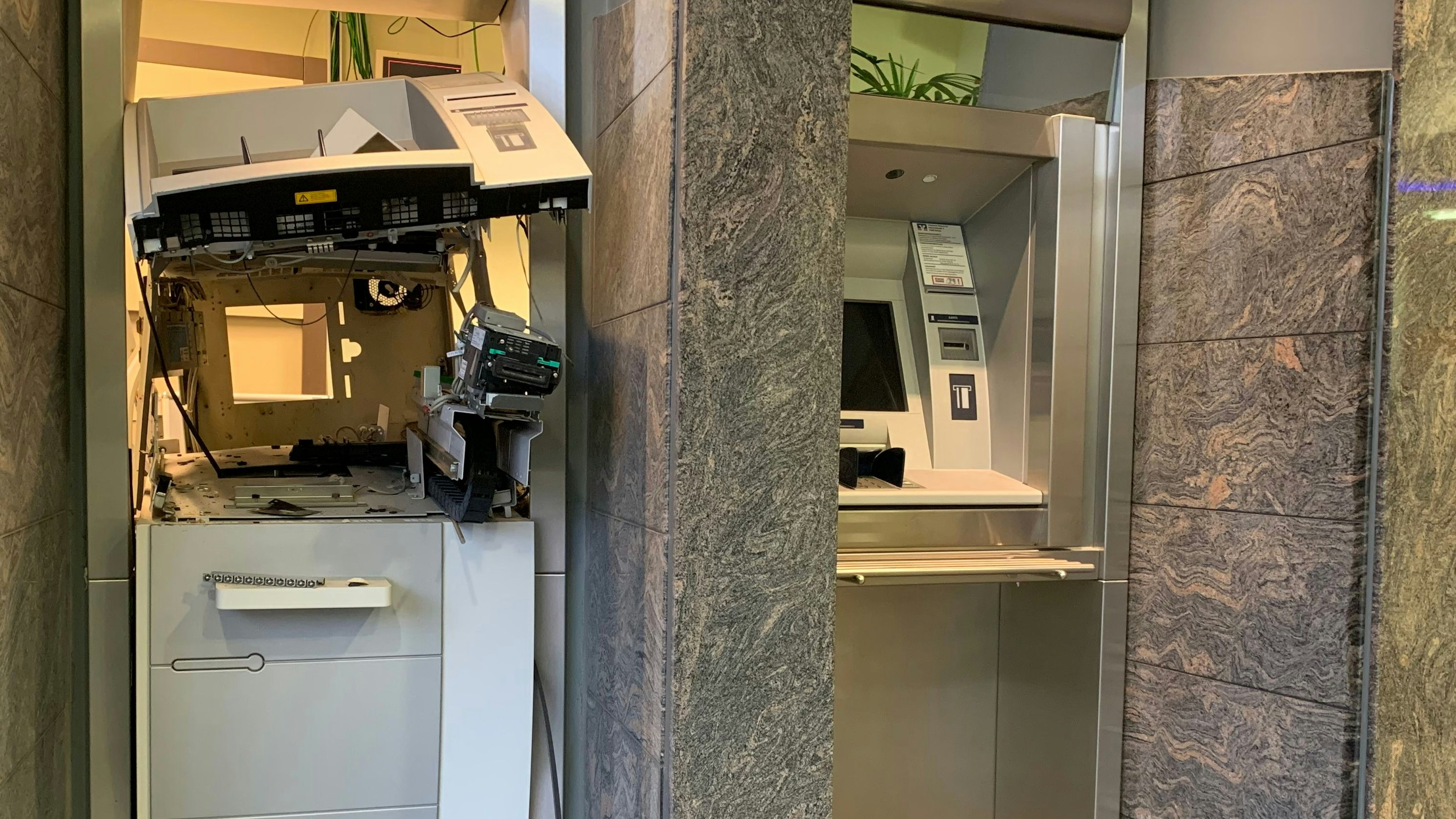 Ein Geldautomat in der Volksbank Bakum wurde gesprengt. Foto: Abou Boutros