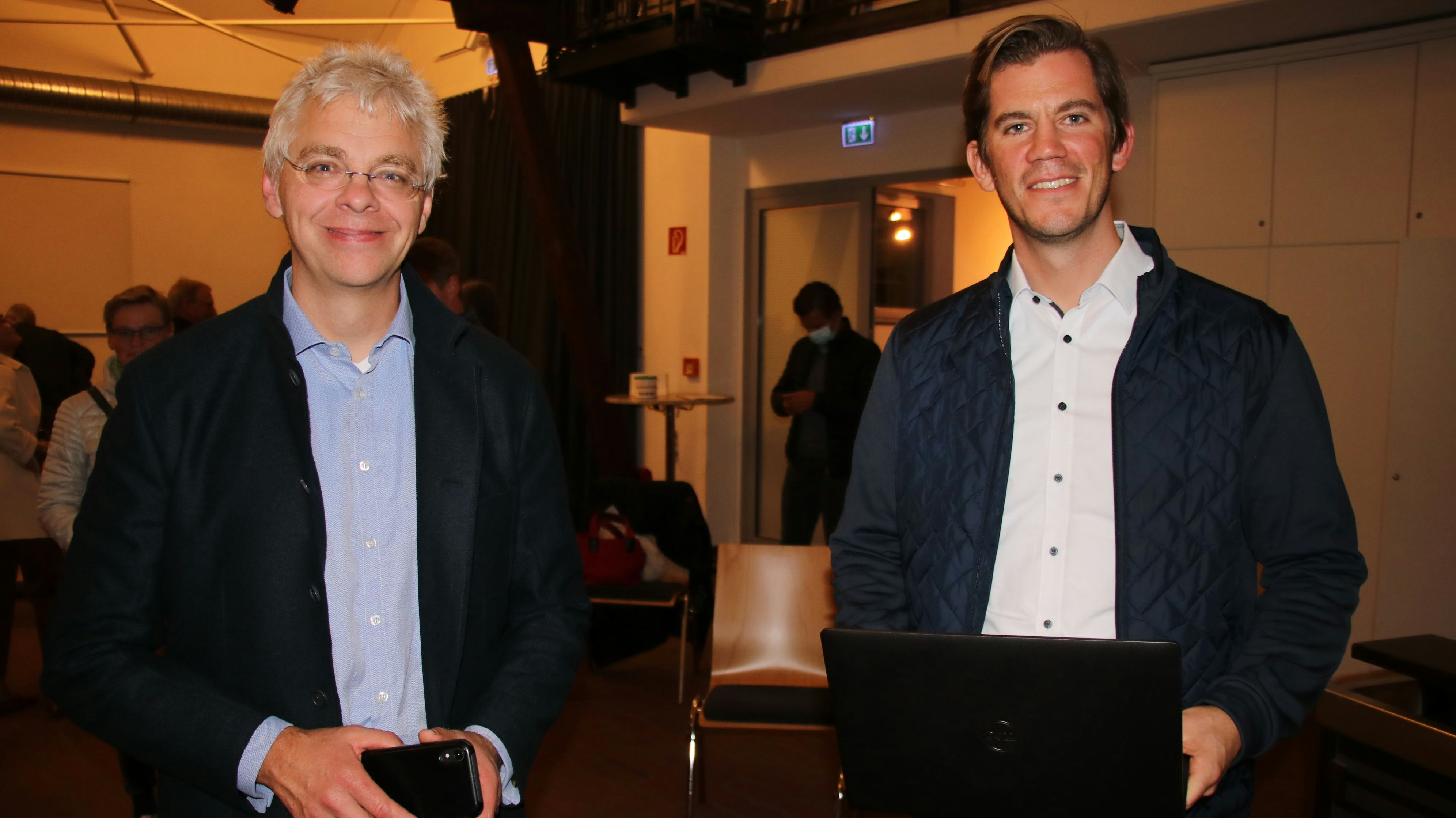&nbsp;Dr. Christoph Peylo (links) hielt mit Christoph Grimme auf Einladung des Heimatvereins einen Vortrag über Künstliche Intelligenz.&nbsp; Foto: Lammert