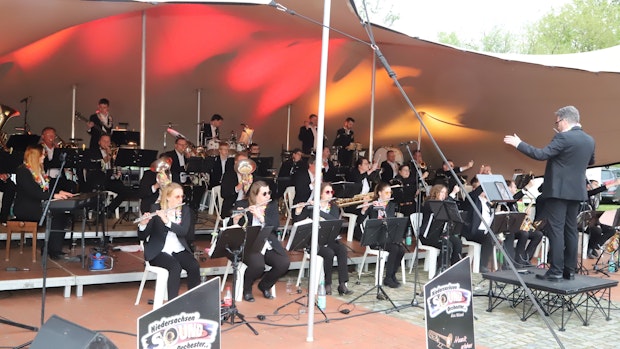 Viel Musik und kühle Getränke: Orchester spielt groß auf beim 4. Böseler Bierfest