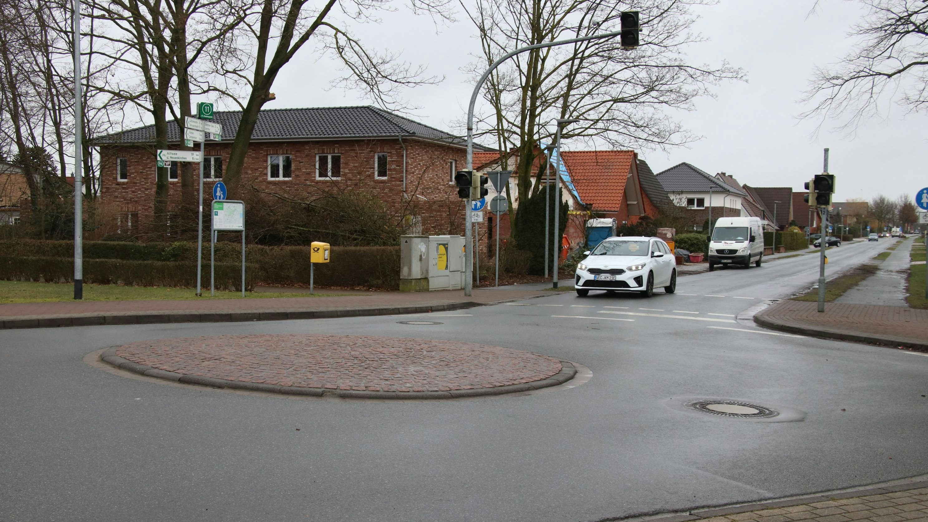 Verkehrsberuhigung: Im Gespräch sind auf der Rottinghauser Straße mehr kleine Kreisverkehre. Foto: Lammert