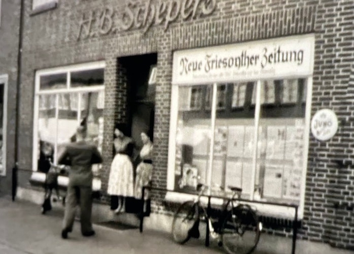 Das Filmteam stellte auch zahlreiche bekannte Geschäfte und Betriebe vor – so wie H.B. Schepers. Foto: Heimatverein