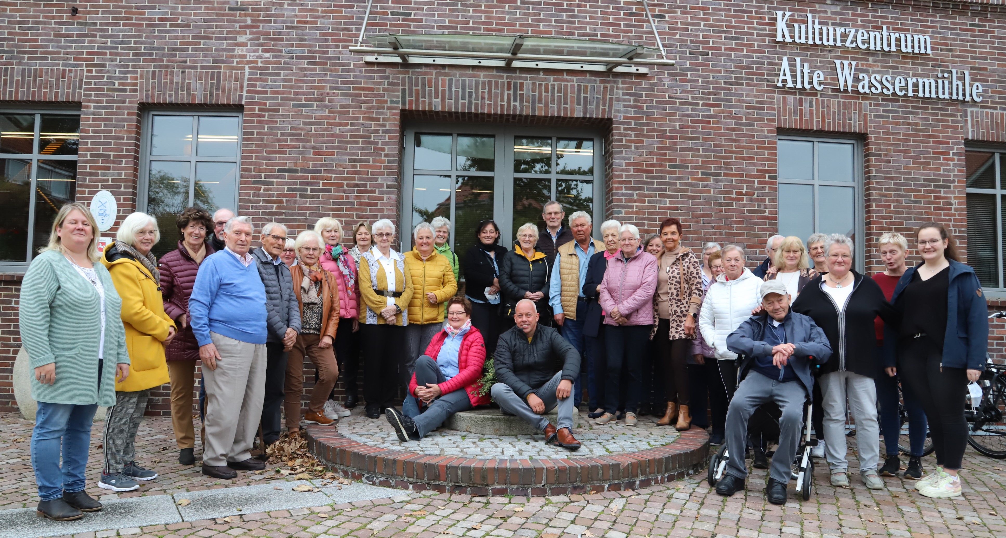 Gemeinsam für eine Sache: Die Mitglieder des Kneippvereins Friesoythe feierten das 45-jährige Bestehen und 200 Jahre Sebastian Kneipp. Foto: Passmann