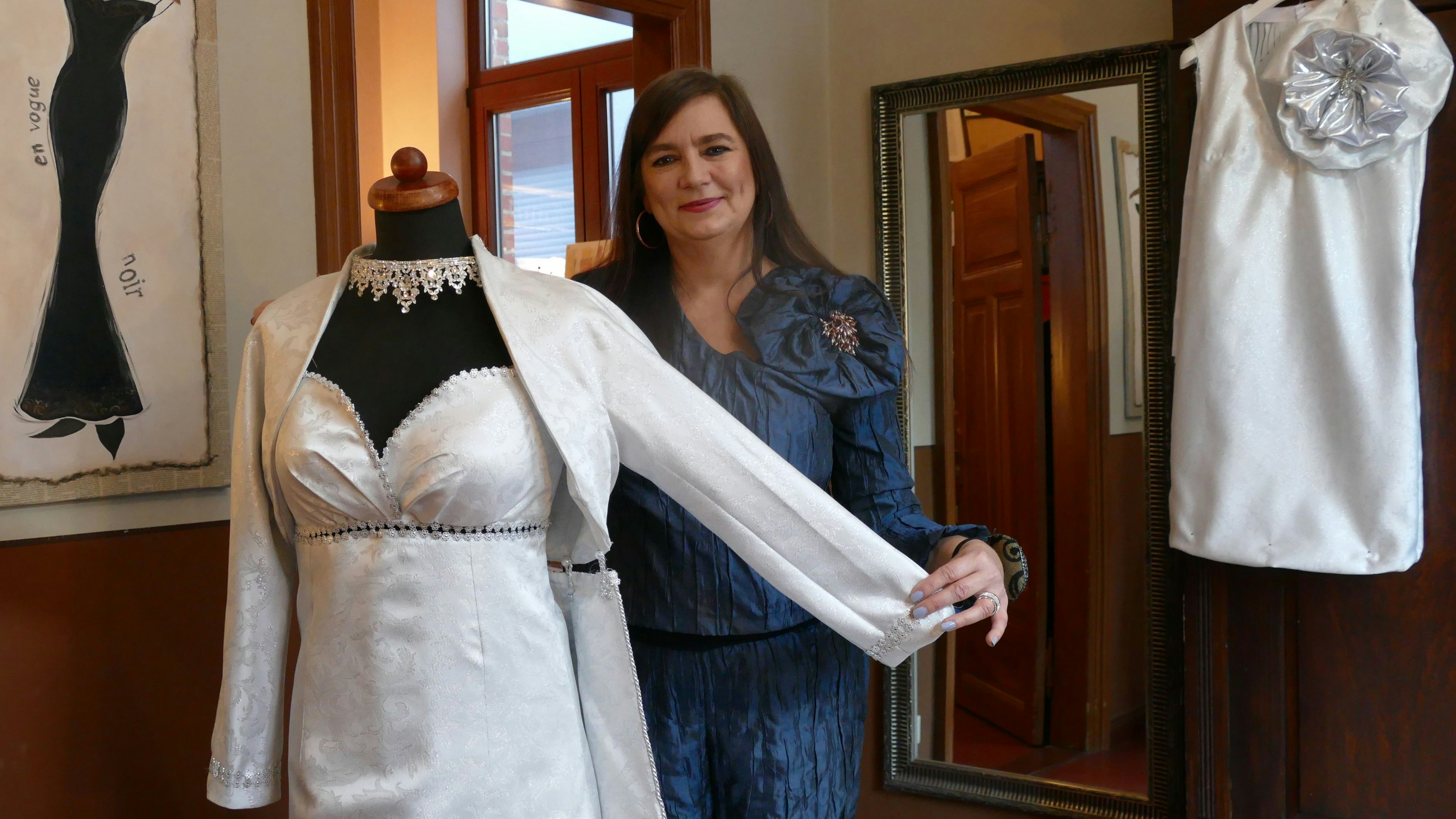 Atelierkleid: An dem Brautkleid hat Modedesignerin Ingrid Bley etwa 250 Stunden lang gearbeitet. Foto: Stix