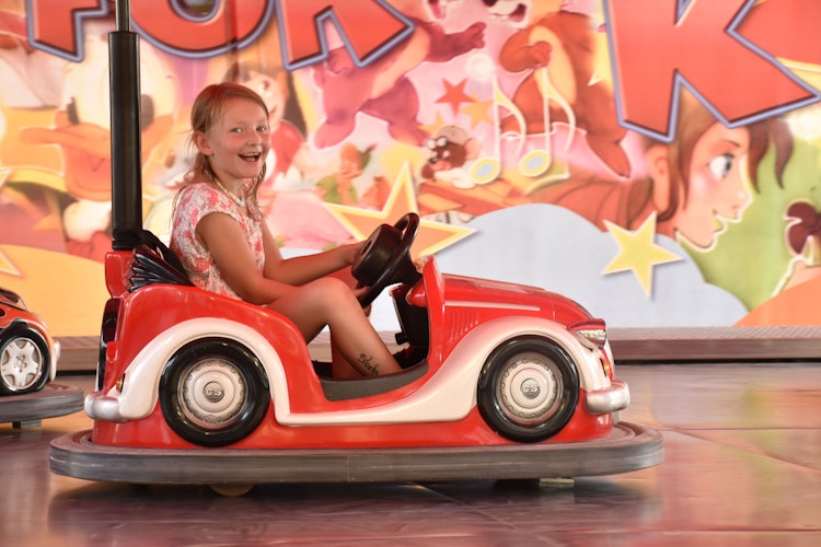 Action im Autoscooter: Die 7-jährige Franziska Eschner aus Lohne hat viel Spaß bei der Fahrt im Car for Kids“. Foto: J. Scholz