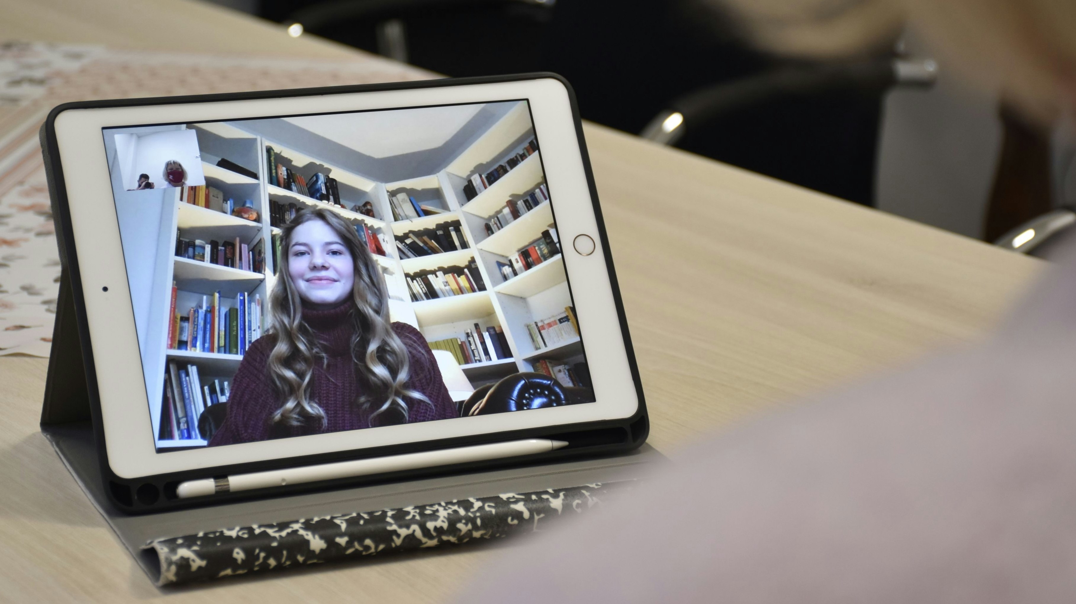 Auf dem iPad ist die Geschichte entstanden: Auf dem iPad hat Julia Fischer auch das Interview mit OM online geführt. Foto: Scholz