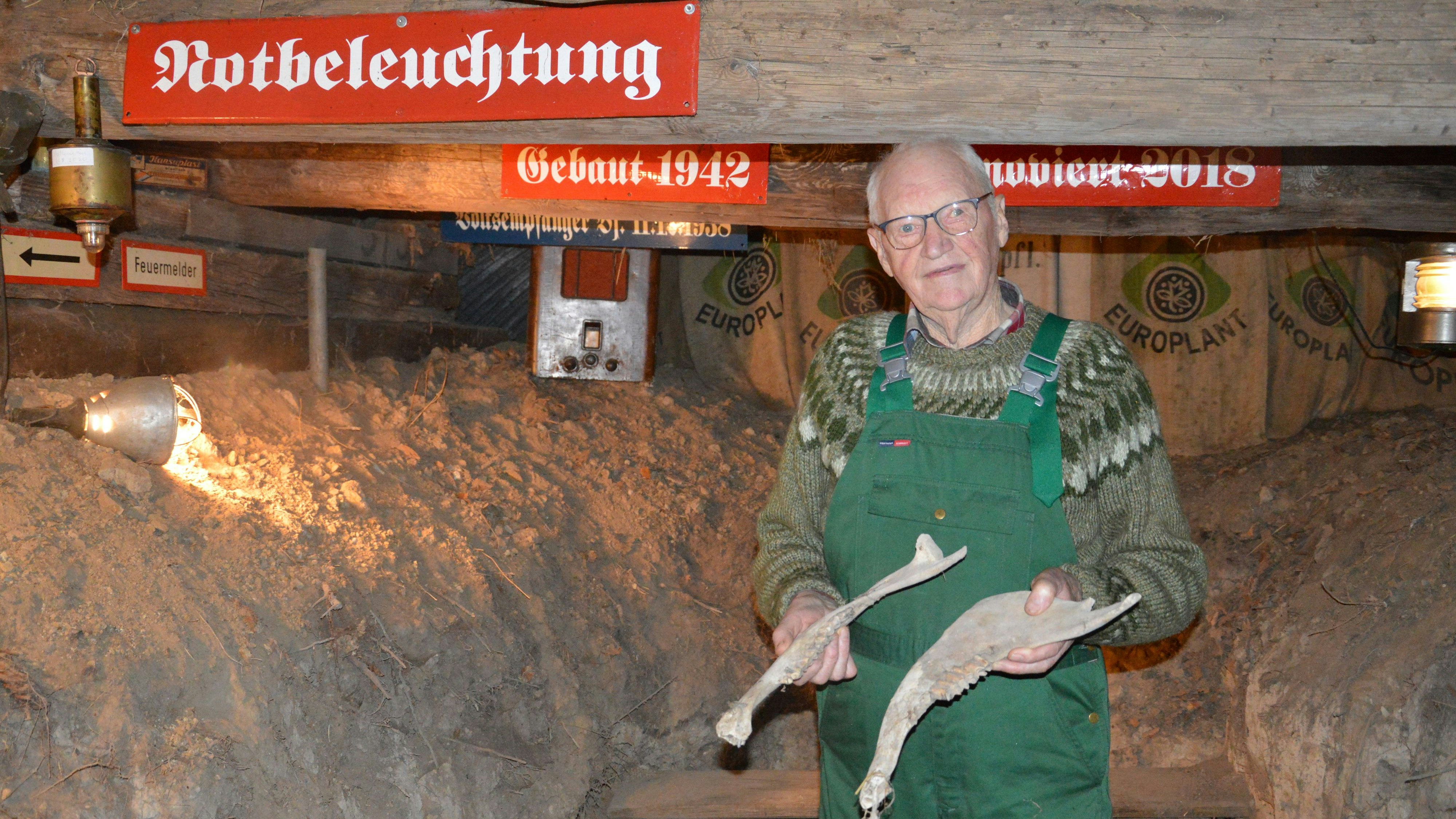 Unterirdisch: Während des Zweiten Weltkriegs suchte Josef Bahlmann mit seiner Familie Schutz im selbst gebauten Bunker. Bei den Grabungen 2018 fand er Kuhknochen. Foto: Wienken