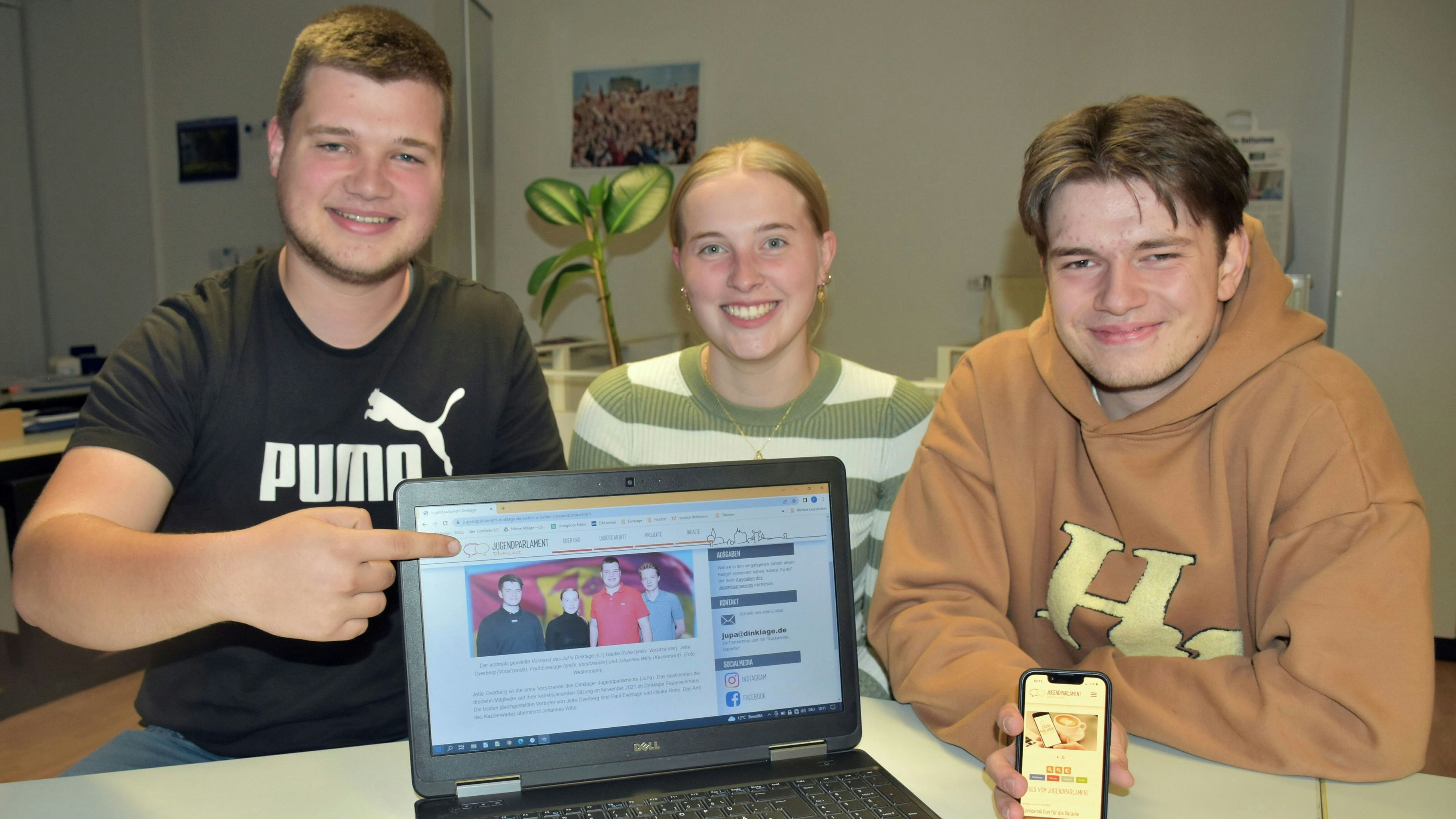 Sie geben der Dinklager Jugend eine Stimme: (von links) Den Vorständlern Paul Eveslage, Jette Overberg und Hauke Rohe macht die Arbeit im Jugendparlament Spaß. Foto: Böckmann