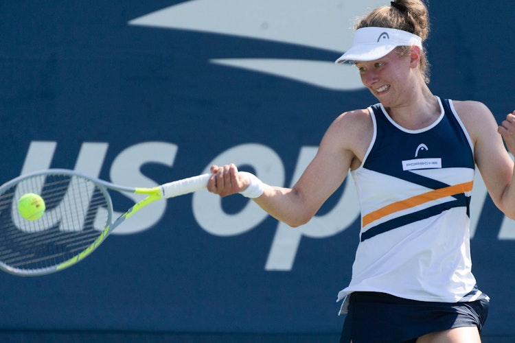 Power mit der Vorhand: Julia Middendorf in ihrem Erstrundenspiel bei den US Open in New York. Foto: Jürgen Hasenkopf