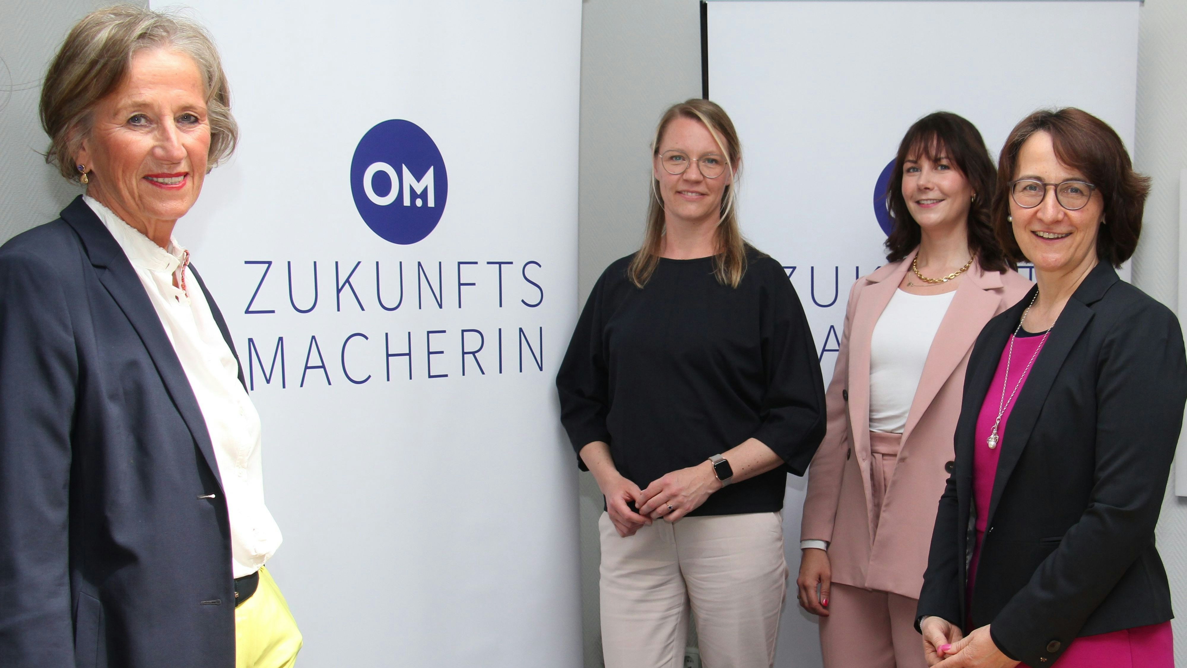 Christine Grimme (von links), Tanja Sprehe, Stella Böckmann und Tanja-Vera Asmussen haben mit Ideengeberin Silvia Breher die "OM-Zukunftsmacherin" ausgewählt. Foto: Speckmann