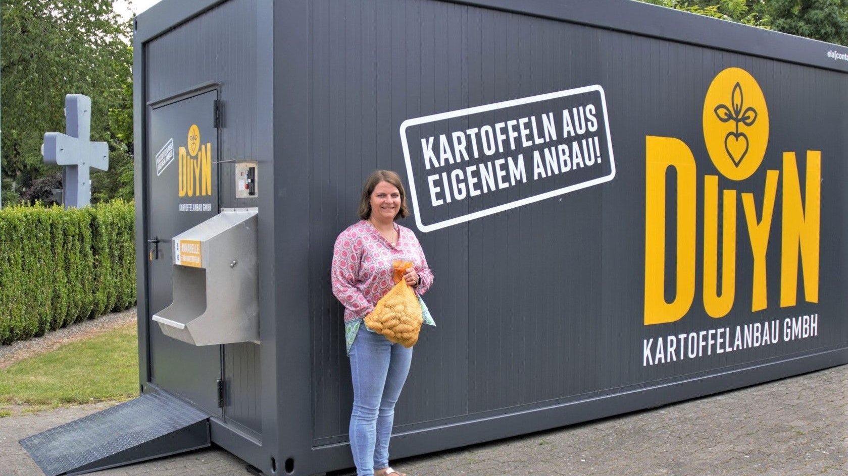 Neues Angebot: Julia Schulze Temming-Hanhoff wünscht sich, dass der Automat in Damme angenommen wird. Foto: E. Wenzel