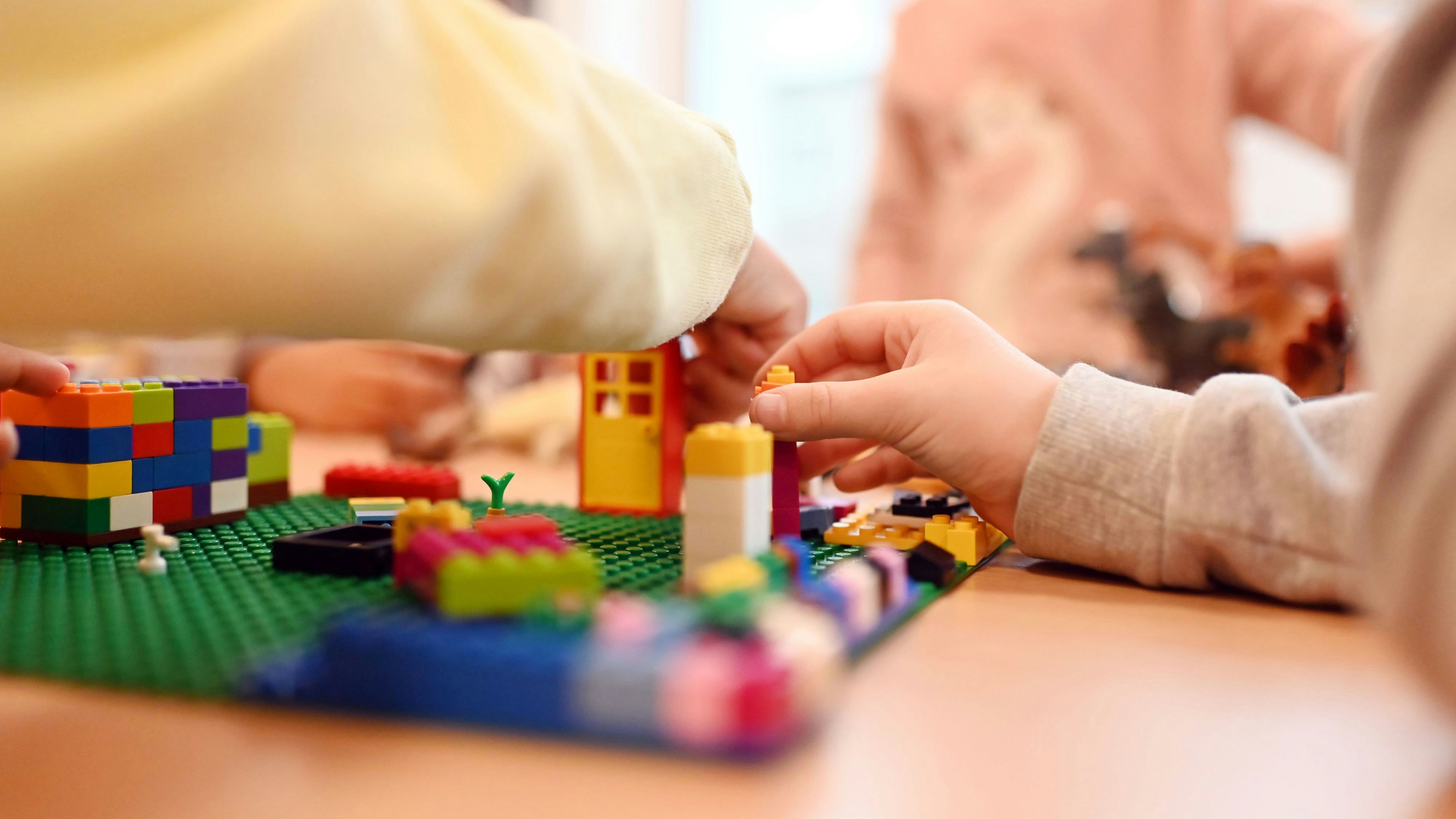 Spätestens ab dem vollendeten ersten Lebensjahr gibt es für jedes Kind in Deutschland Anspruch auf einen Betreuungsplatz. Foto: Uli Deck / dpa / dpa-tmn&nbsp;