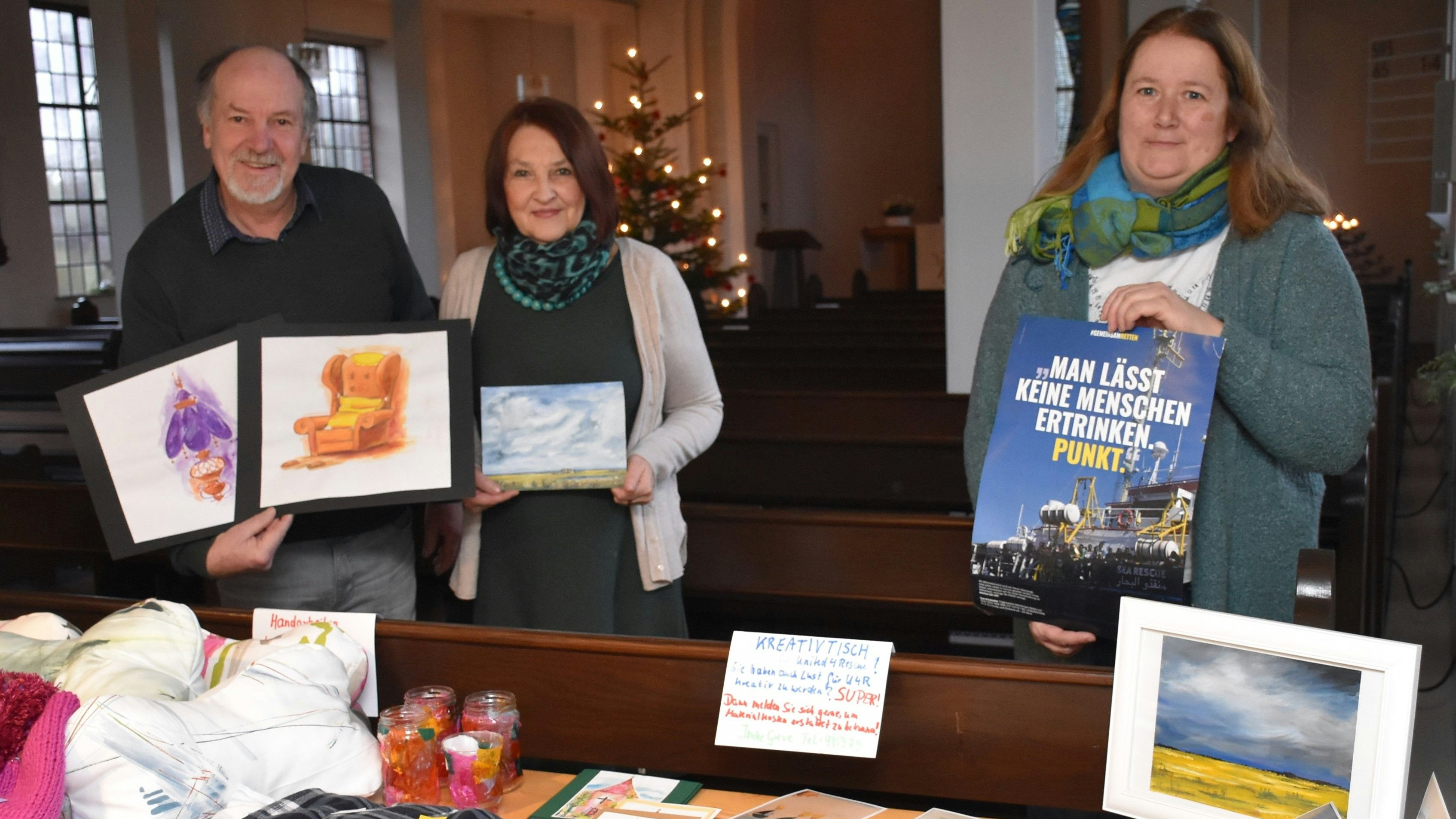 Aktiv für den „Kreativtisch“: (von links) Rainer und Andrea Wördehoff sowie Imke Greve in der evangelisch-lutherischen Kirche Fladderlohausen.&nbsp; &nbsp;Foto: Wehring