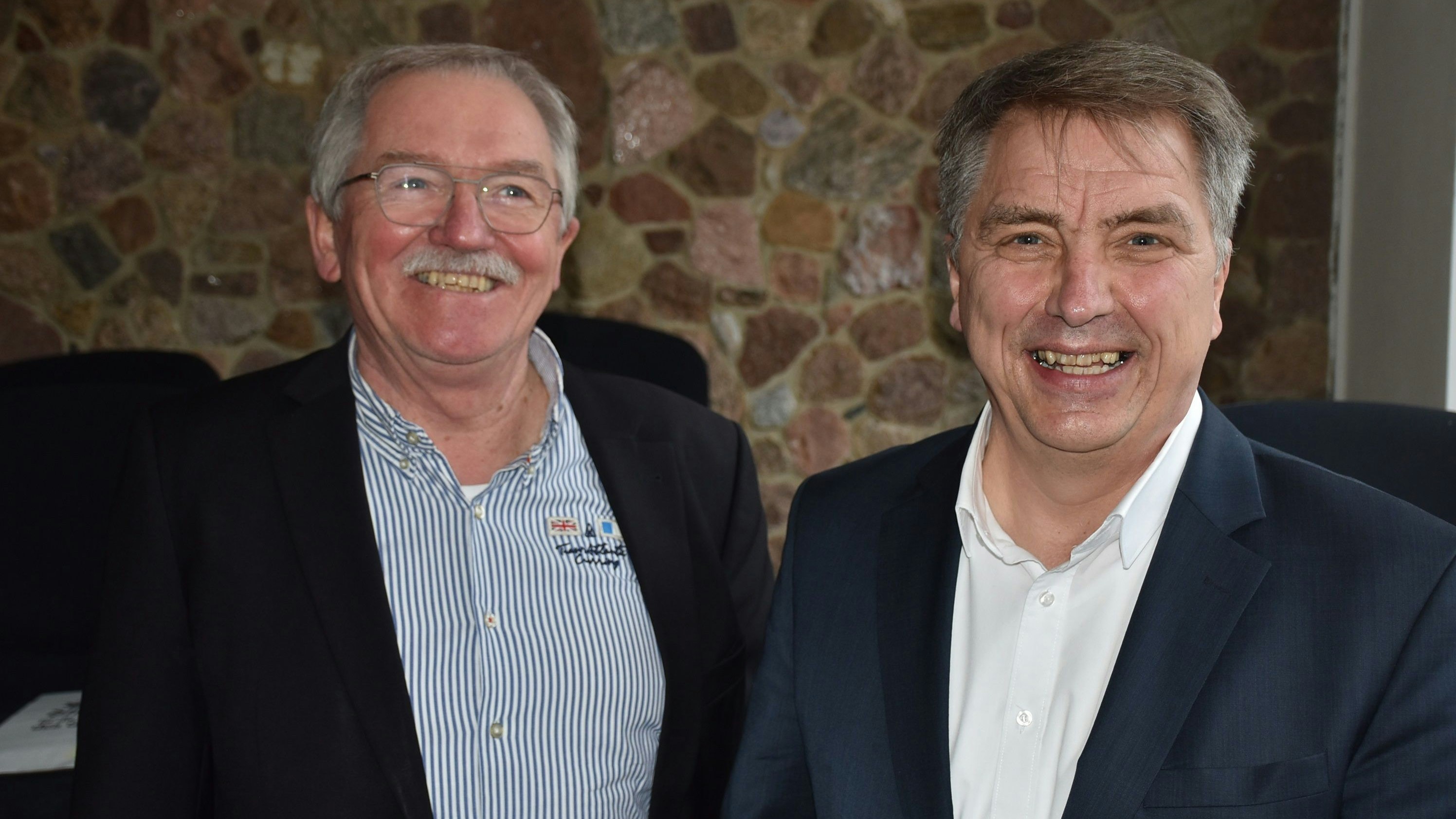 Ehemalige: Heiko Bertelt (links) begrüßte als Gastredner beim Foyerabend Oldenburgs Oberbürgermeister Jürgen Krogmann.&nbsp; Foto: Lammert