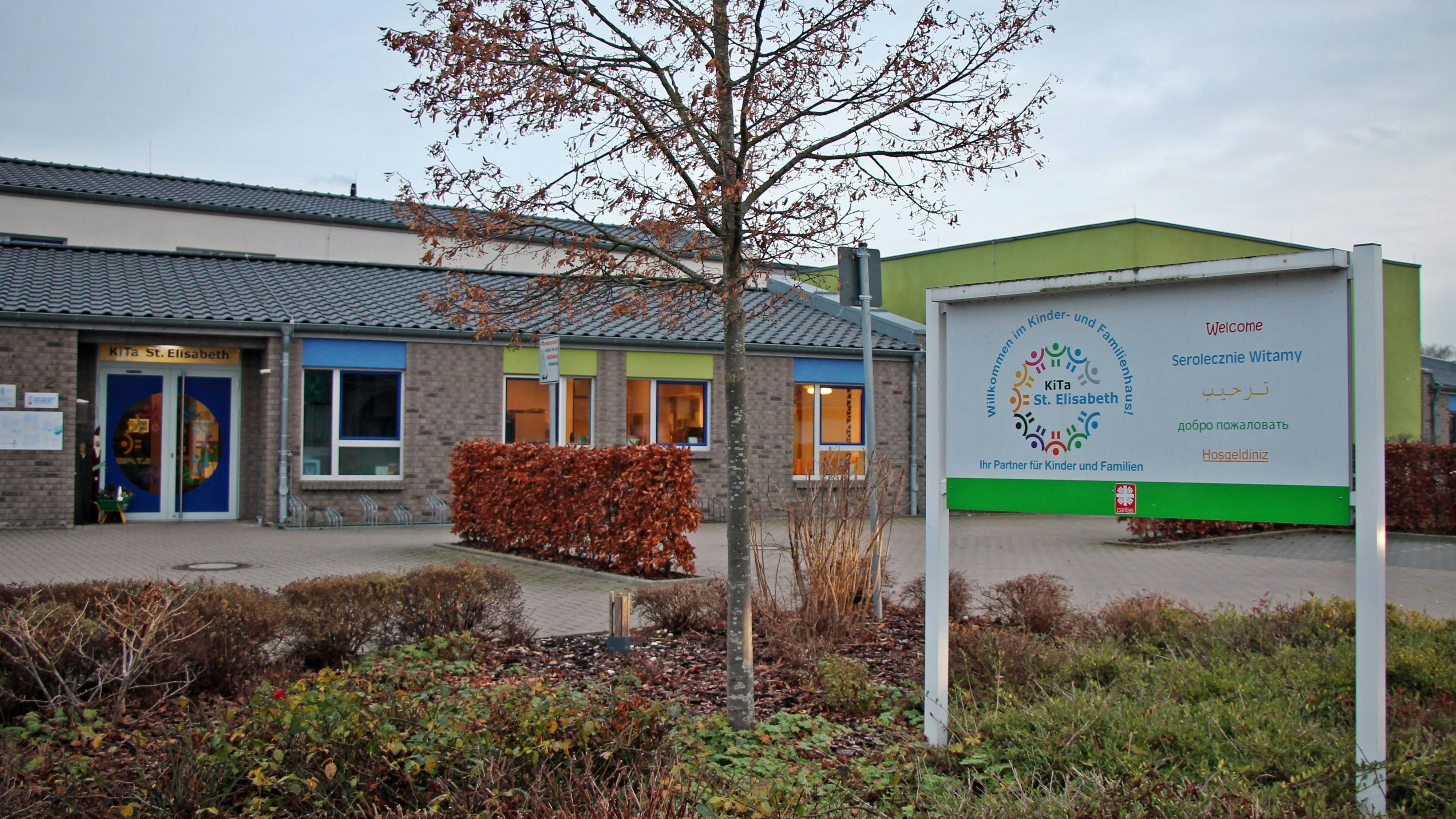 Mehr Platz ab Ende 2022: Die Kindertagesstätte St. Elisabeth in Vörden erhält Räume für eine weitere Regelgruppe. Die Fertigstellung ist in etwa zwölf Monaten geplant. Foto: Oevermann