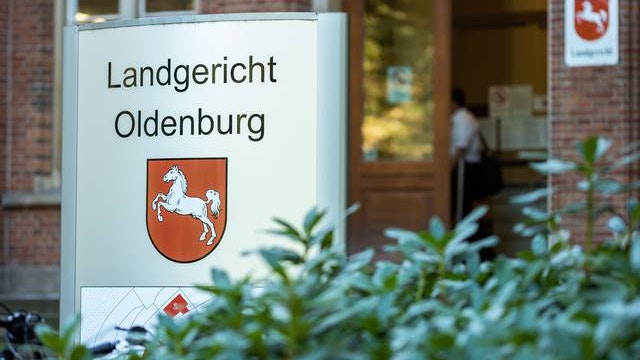 Das Oldenburger Landgericht verhandelt nun wegen des Brandes: Eigentlich war der Vechtaer wegen Drogenhandels vor Gericht. Foto: dpa/Assanimoghaddam