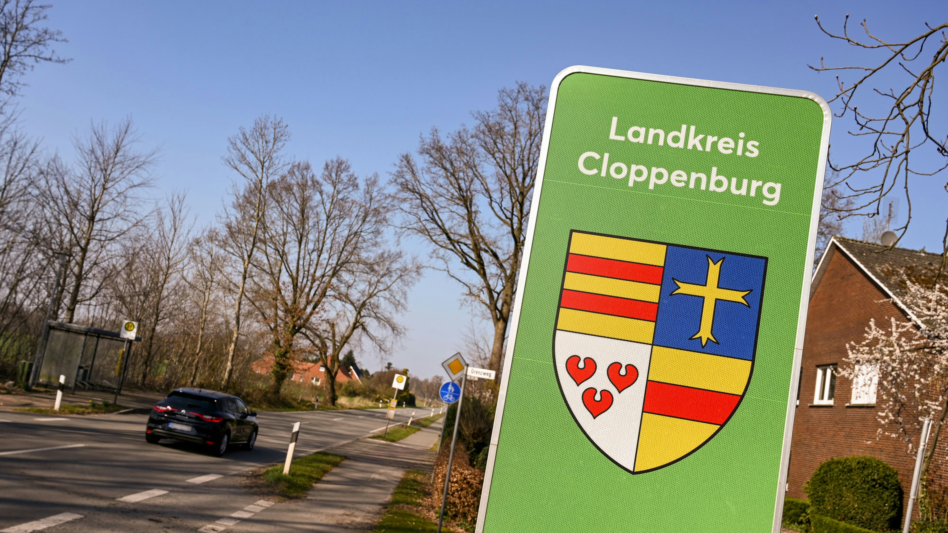 Im Landkreis Cloppenburg: Die Zahl der angemeldeten Kraftfahrzeuge liegt im sechsstelligen Bereich. Foto: Hermes