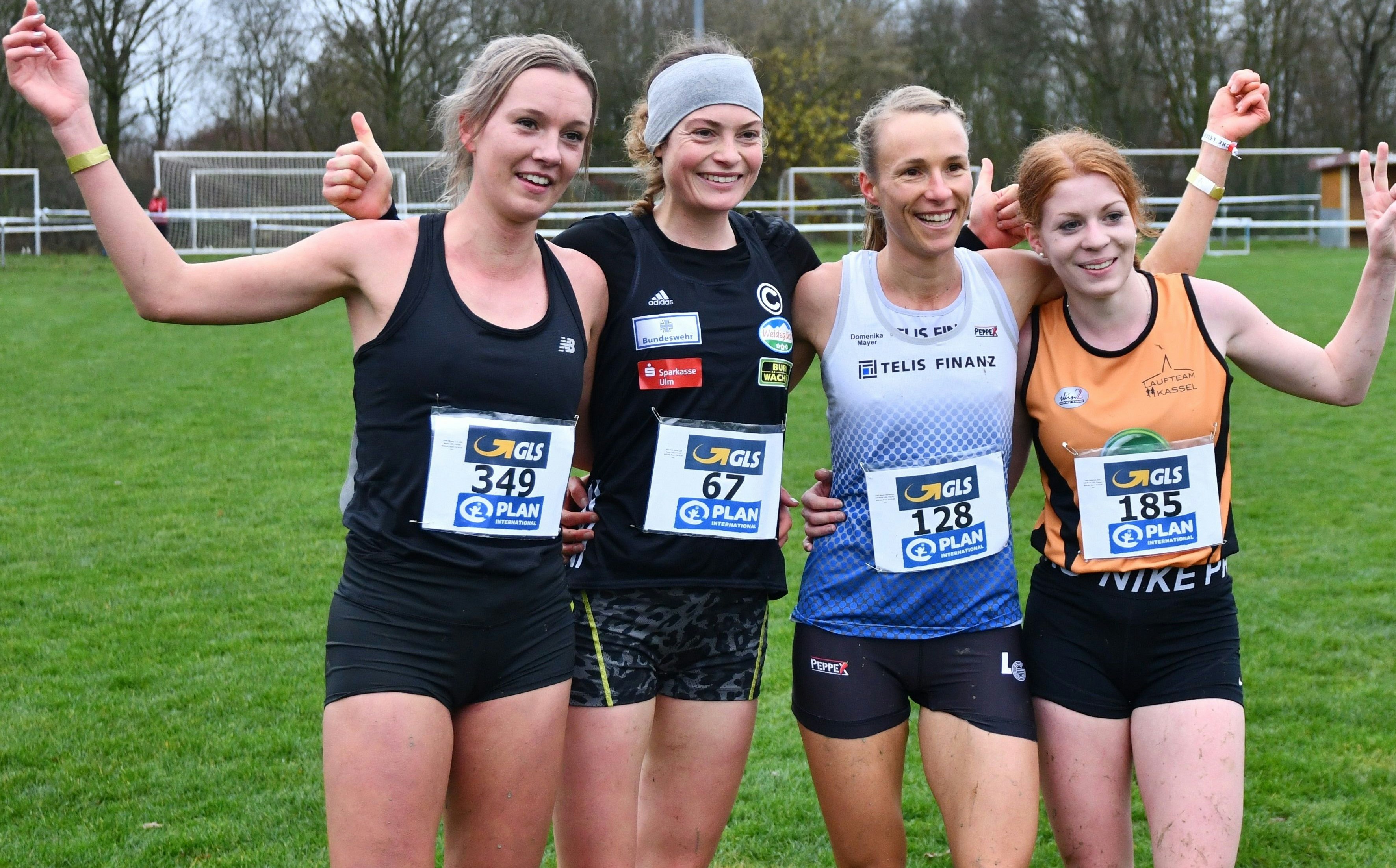 Die Top-Platzierten im Frauenrennen bei der Cross-DM: (von links) Lea Meyer, Alina Reh, Domenika Mayer und Eva Dieterich. Bild: Armin Beyer