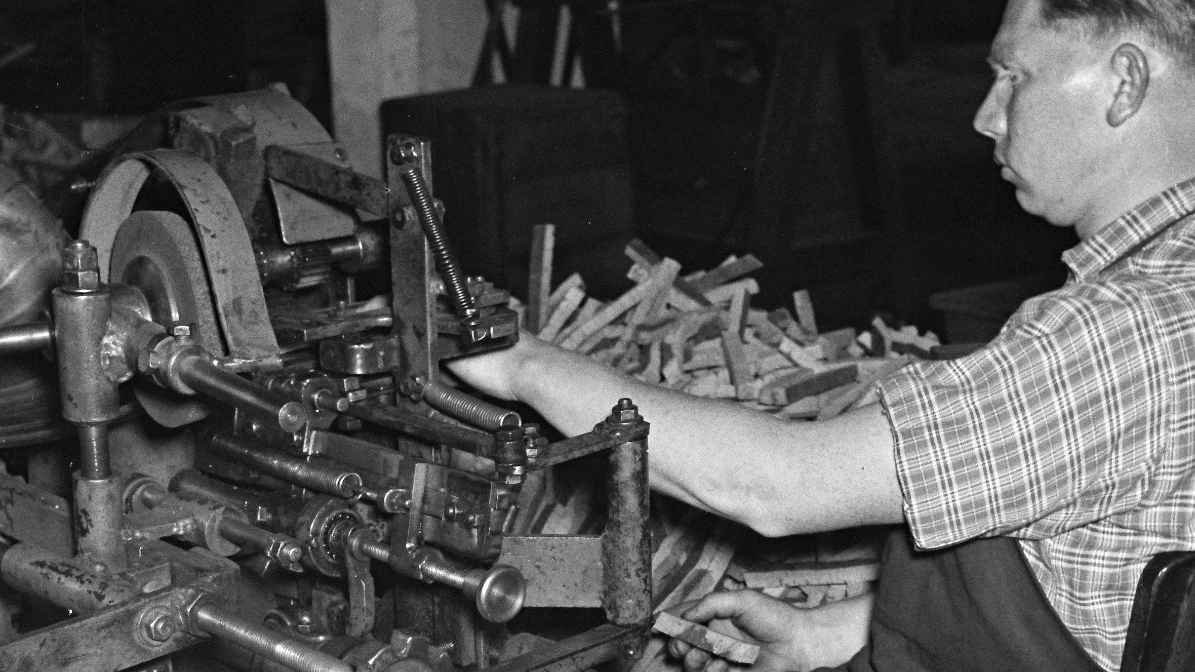 Lohne war einst eine Korken-Hochburg: So sah die Korkenproduktion im Jahr 1955 aus. Archivfoto: Heinz Zurborg