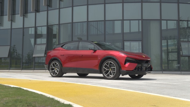 Exklusiv und zukunftsweisend: Lotus fährt elektrisches SUV Eletre vor