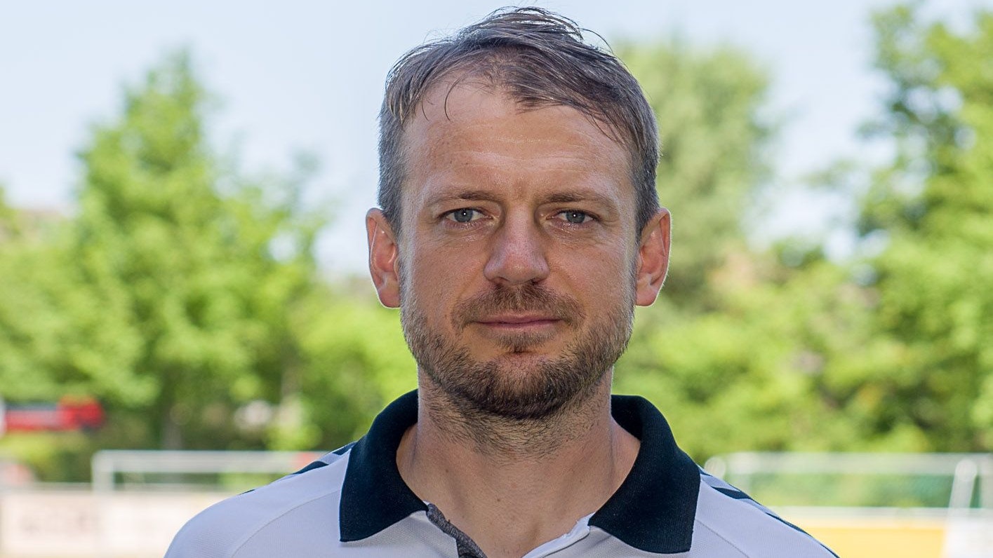 Sauer über die zweite Halbzeit: Falke-Coach Artur Zimmermann. Foto: Wenzel