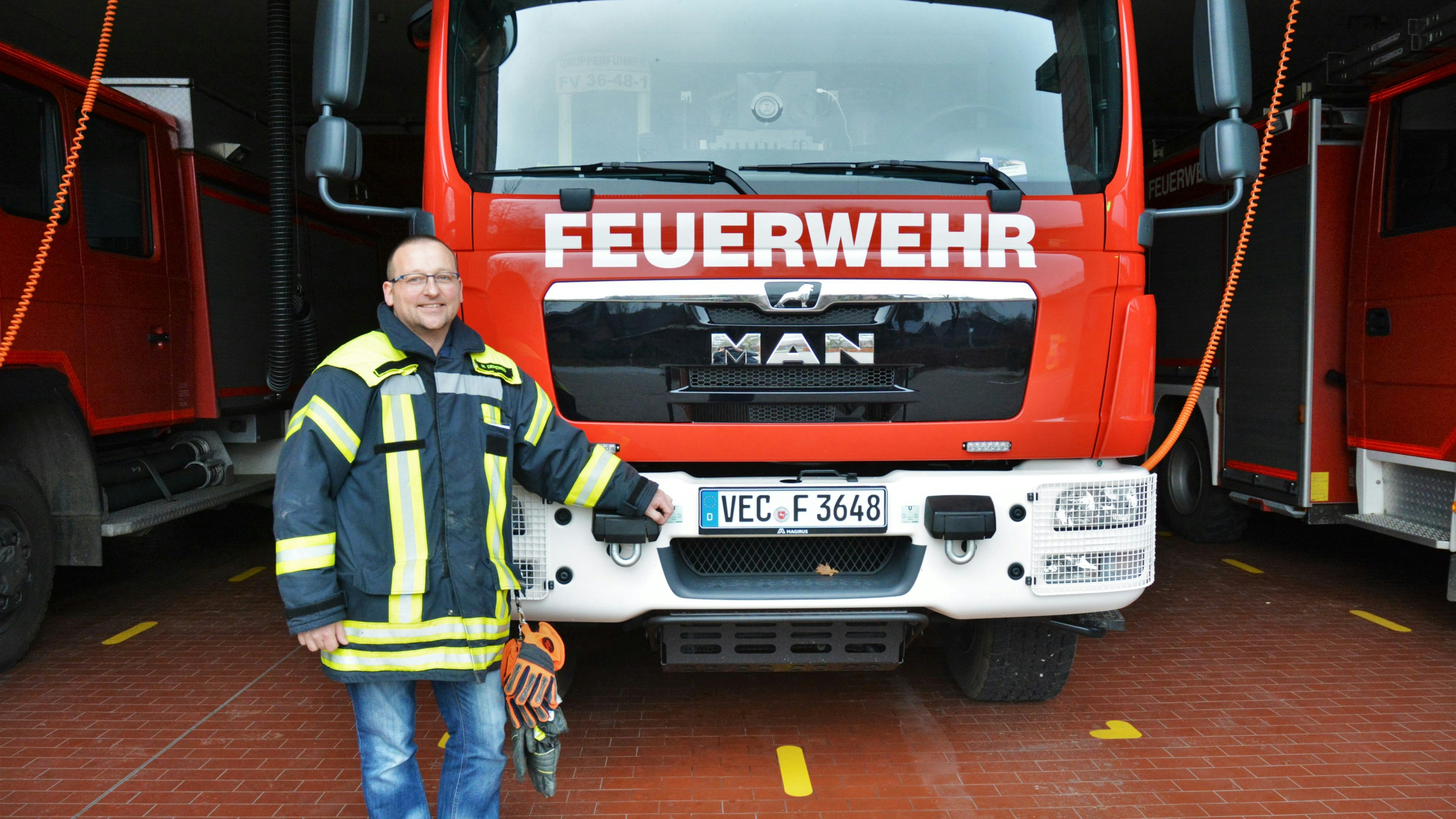 Möchte Menschen helfen: Der neue Gemeindebrandmeister Marcel Depeweg ist der Feuerwehr beigetreten, da er Menschen in Not helfen will. Foto: E. Wenzel