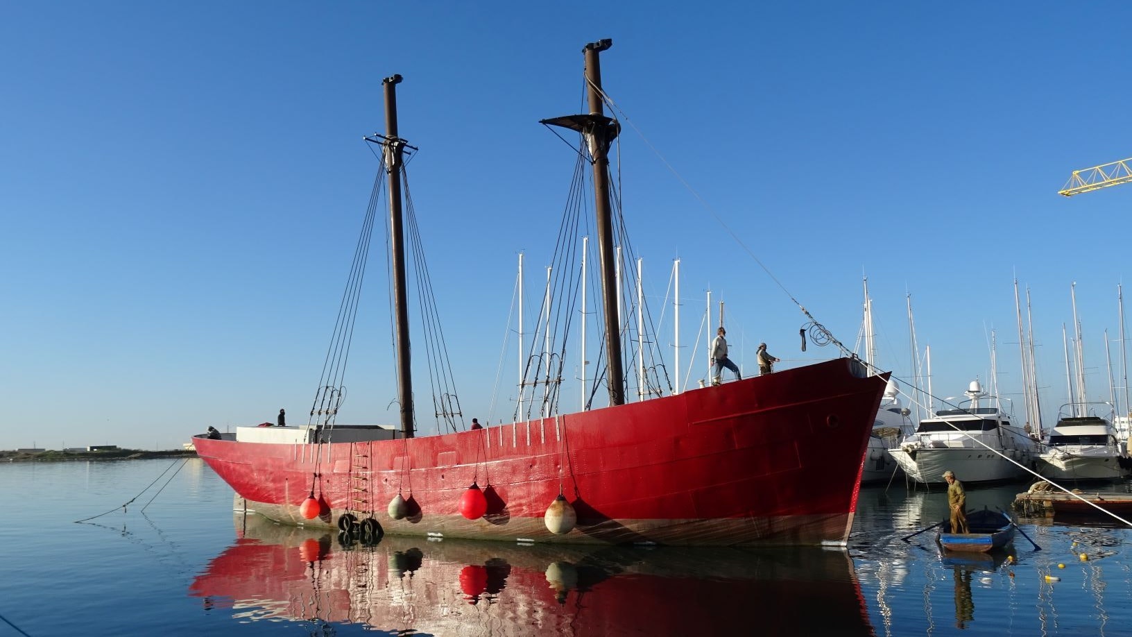 Alles neu: Die Restaurierung des ehemaligen Segelschiffes „Meta“ im Hafen von Sizilien läuft auf Hochtouren. Foto: Kravina