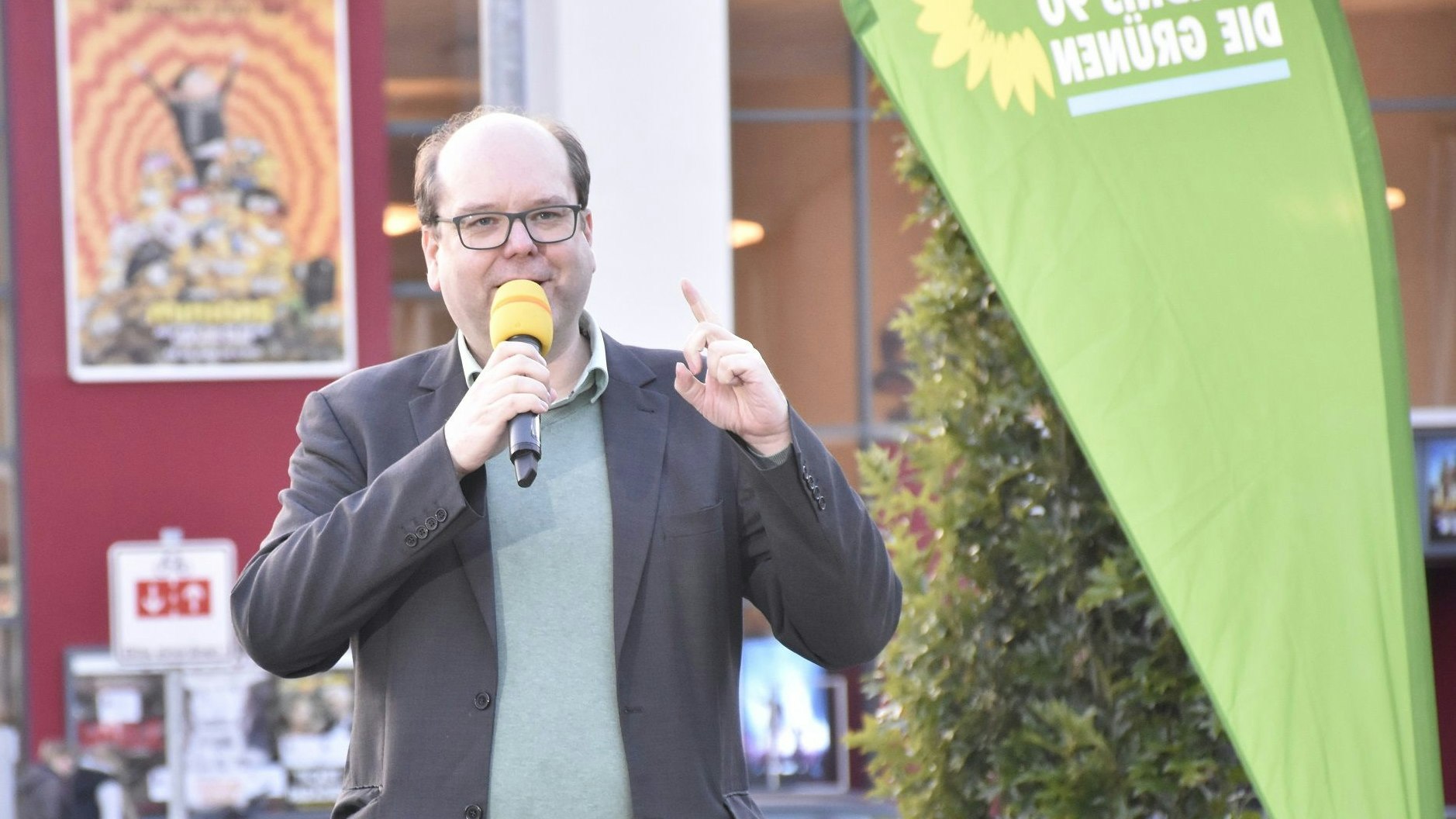 Wahlkampf in Vechta: Christian Meyer (Grüne) auf dem Neuen Markt. Foto: Scholz