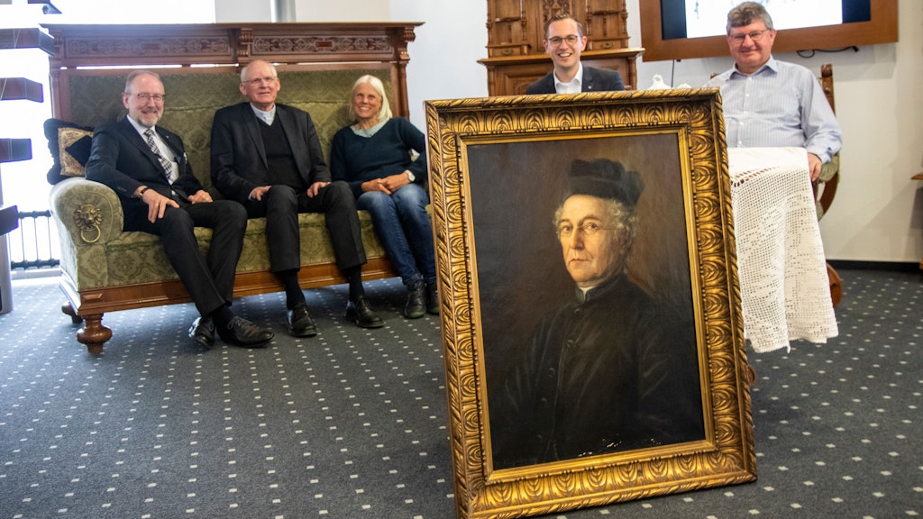 Porträt von Pfarrer August Zerhusen ist zurück in Visbek