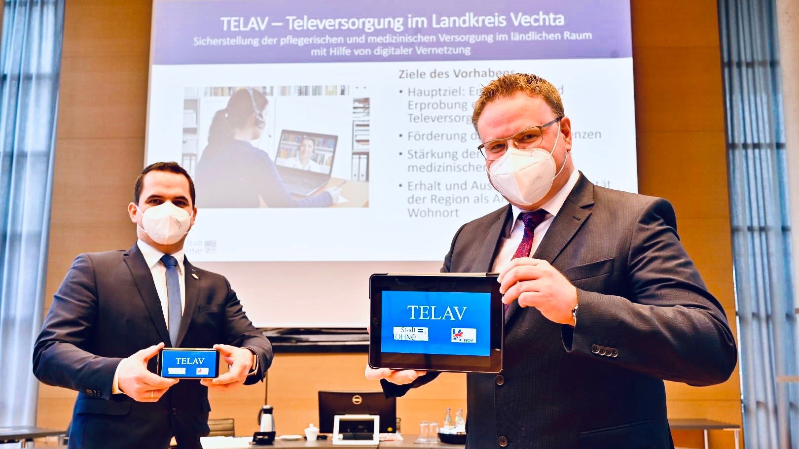 Treiben das Projekt voran: Bürgermeister Kristian Kater (links/Vechta) und Tobias Gerdesmeyer (Lohne). Foto: M. Niehues