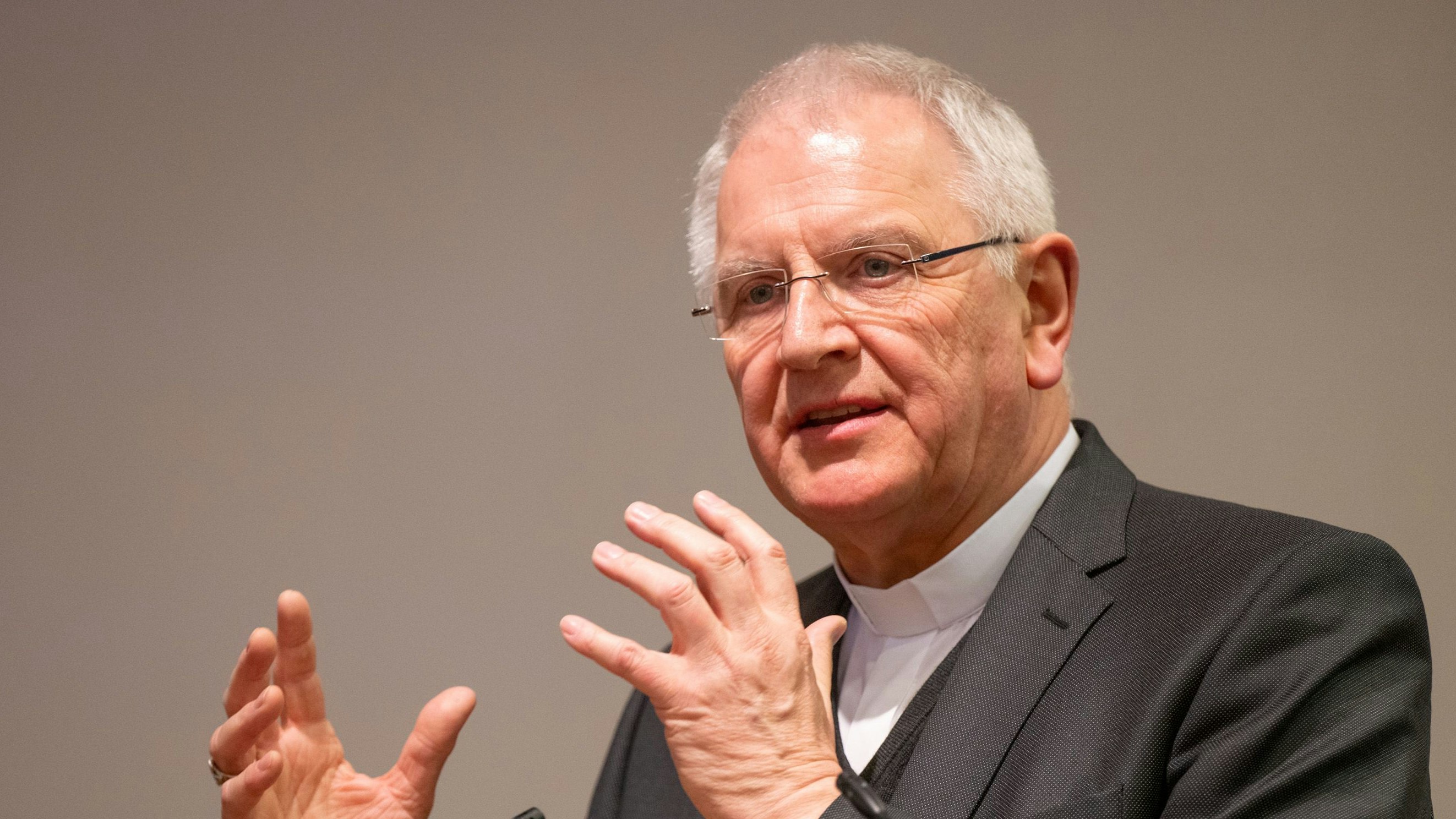 Erwartet, dass sich die Katholische Kirche den Lebensrealitäten stellt: Bischof Heinrich Timmerevers. Foto: M. Niehues