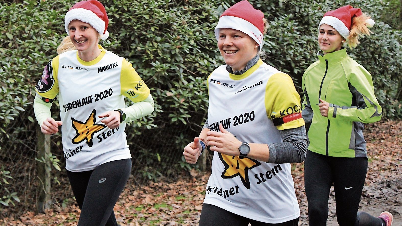 Toller Einsatz für eine gute Sache: Marayke Zurborg, Andrea Mählmann und Viktoria Hartke (von links) absolvierten einen Halbmarathon und sammelten dabei für den „Kleinen Stern“ die stolze Summe von 4633,10 Euro. Foto: Ulla Moormann