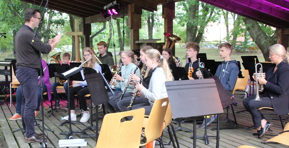 Mit Spaß dabei: Ensembles der Kreismusikschule präsentierten ein kleines Repertoire an eingeübten Stücken. Foto: Högemann