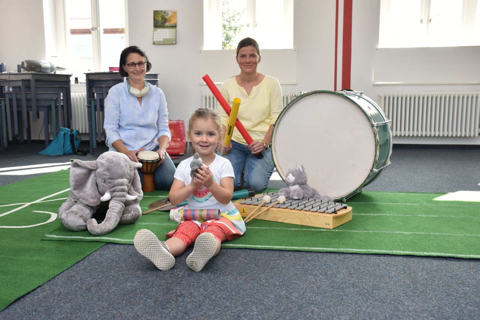 Musik macht Spaß: Das betonen Anke Schmiegelt, Emma Fischer und Alexandra Fischer (von links). Foto: Böckmann