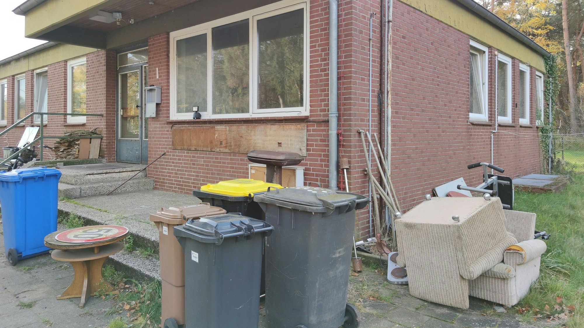 Notunterkunft: Wer kein eigenes Dach über dem Kopf hat, erhält eine Bleibe beim Bauhof der Gemeinde Holdorf in Fladderlohausen, um nicht in die Obdachlosigkeit zu geraten. Foto: Röttgers