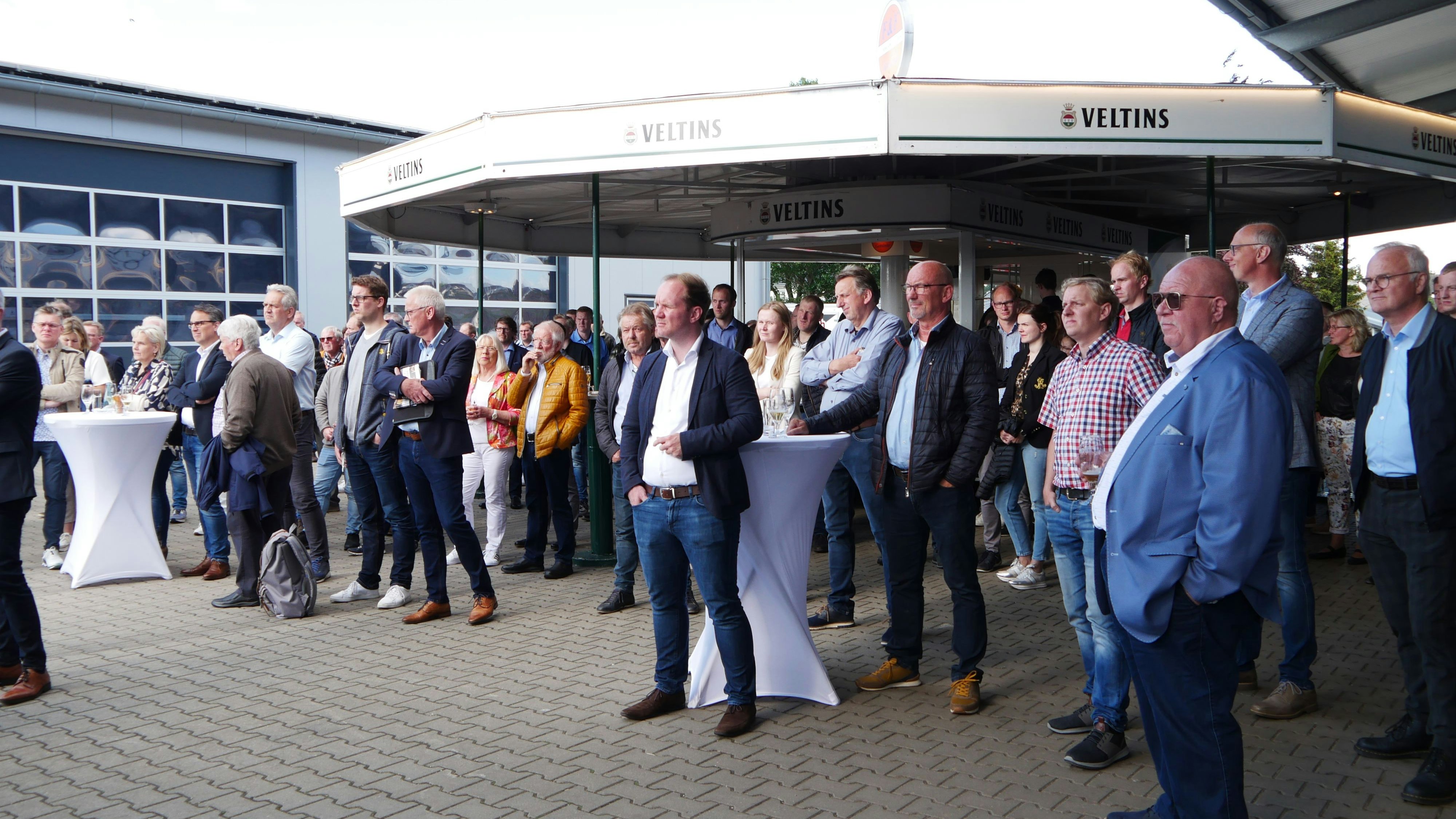 Gemeinsamer Austausch: Etwa 190 Unternehmerinnen und Unternehmer folgten der Einladung der Gemeinde Emstek. Foto: Eckoff