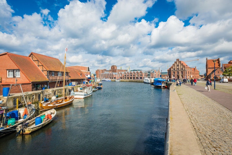 Alt und neu: Im malerischen alten Hafen von Wismar entsteht ein Zentrum für die Start-up- und Gründerszene der Stadt. Foto: djdwww.wismar.deAnibal Trejo