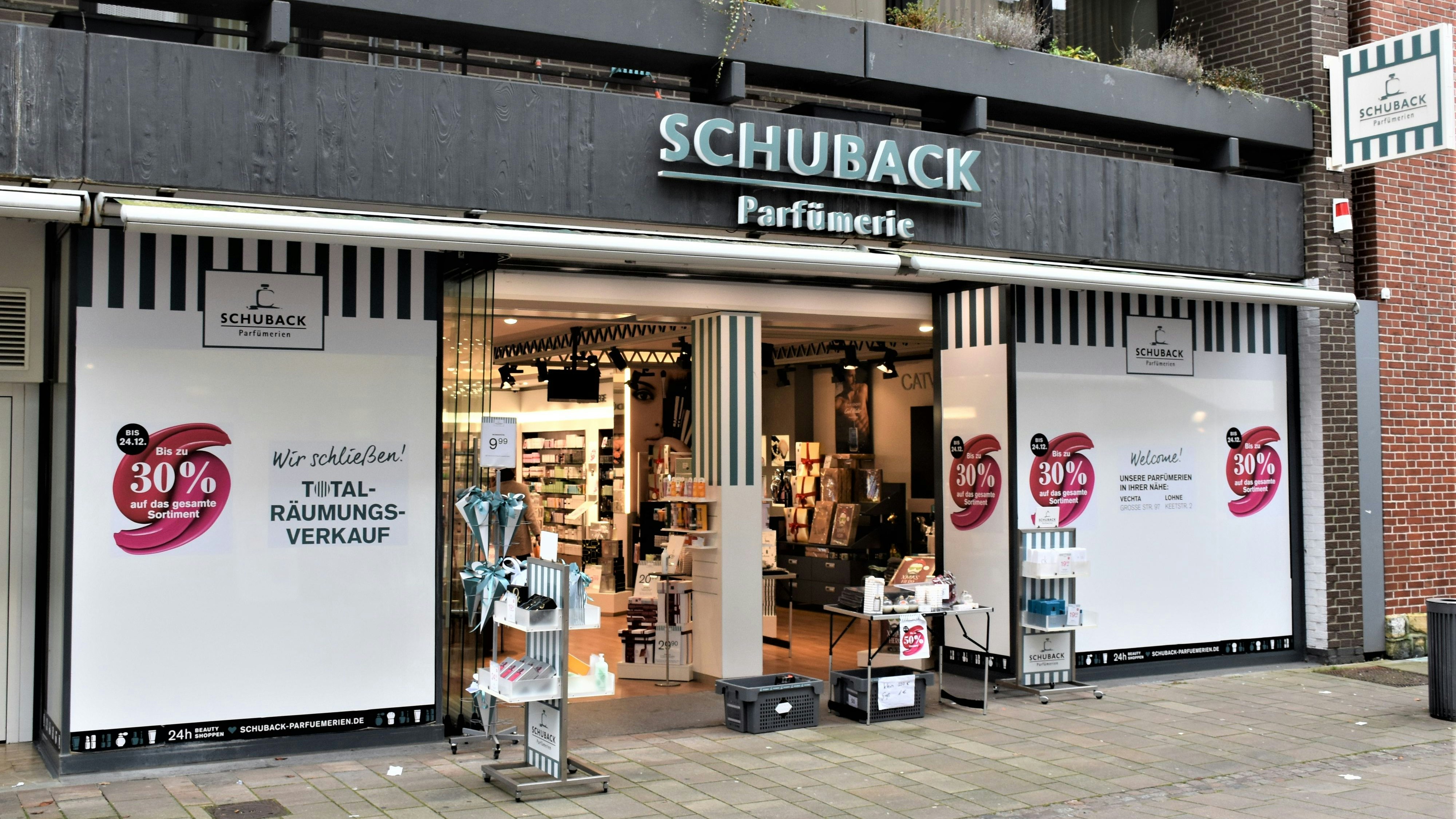 Wird zum Ende des Jahres geschlossen: Die Filiale Cloppenburg der Parfümeriekette Schuback in der Fußgängerzone. Foto: Kühn