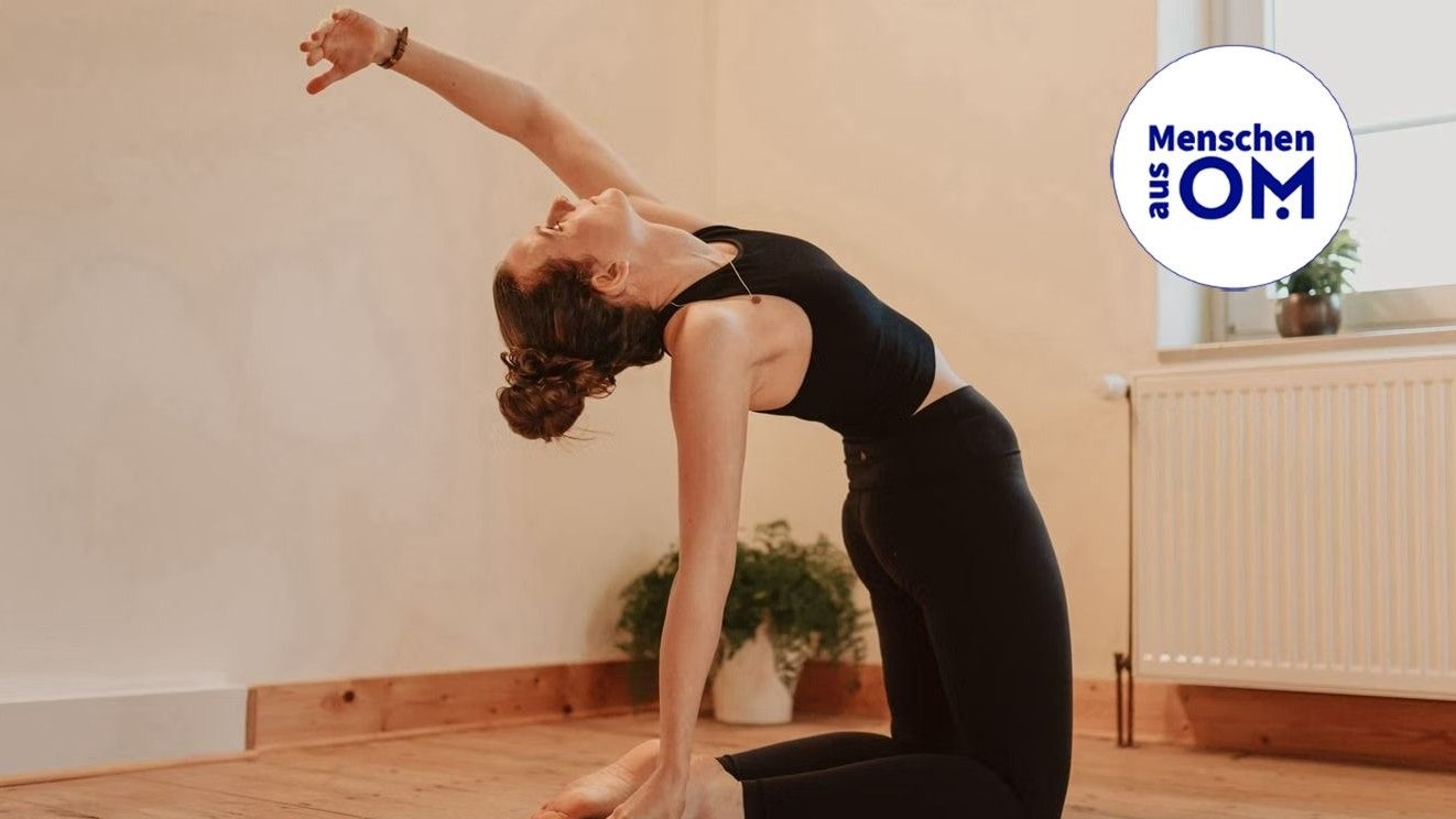 Petra Behrens ist vollkommen konzentriert: Mit Yoga versucht sie, auf ihren Körper zu hören und ihn ganz bewusst wahrzunehmen. Foto: Nectar of Flow Photography