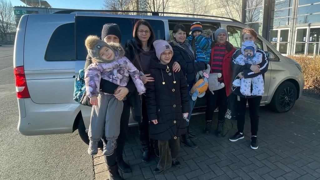 Auf dem Weg nach Deutschland: Die Linderner Freikirchler brachten die Ukrainerinnen mit ihren Kindern in Sicherheit. Foto: Emmanuel-Christengemeinde