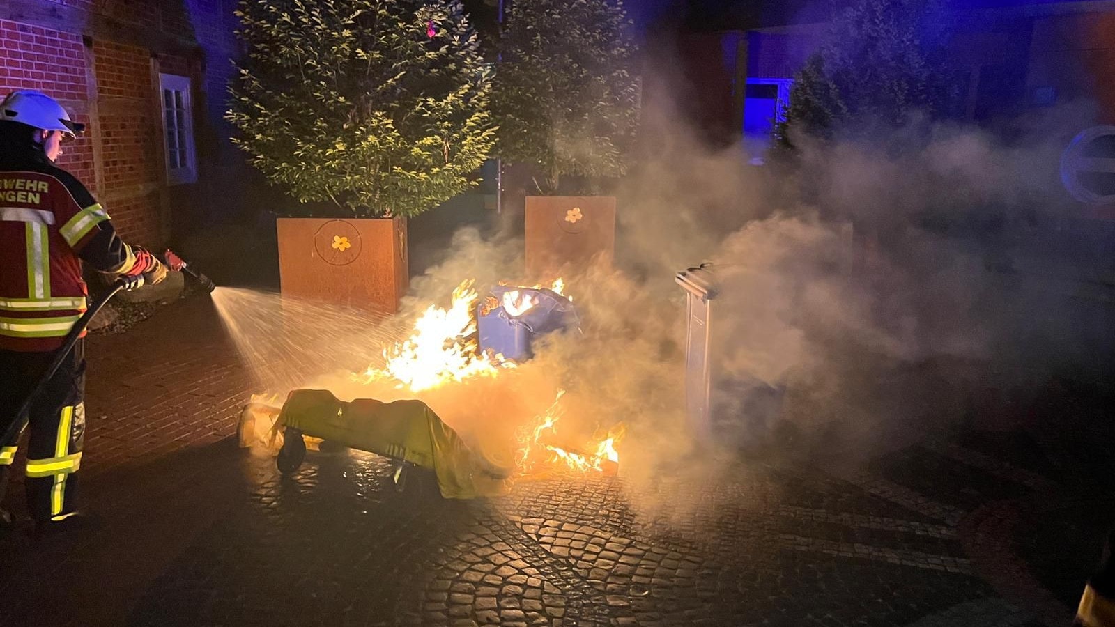 Abfallbehälter wurden in mehreren Fällen in Brand gesetzt. Foto: Feuerwehr Löningen