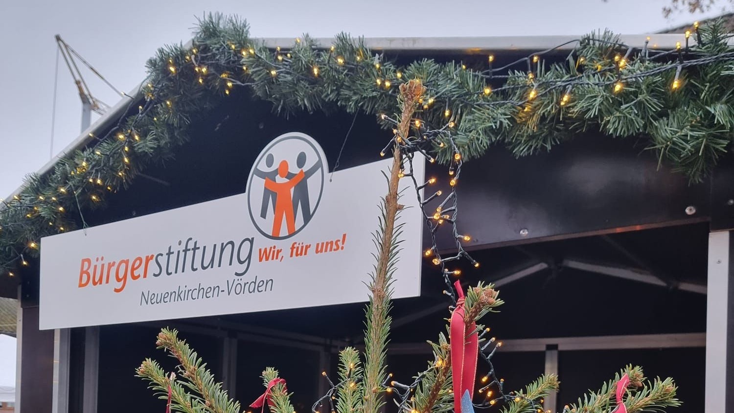 Jeder Stern bringt Gutes: Auch auf dem Weihnachtsmarkt in Wenstrup bietet die Bürgerstiftung wieder Sterne an. Foto: Brömlage