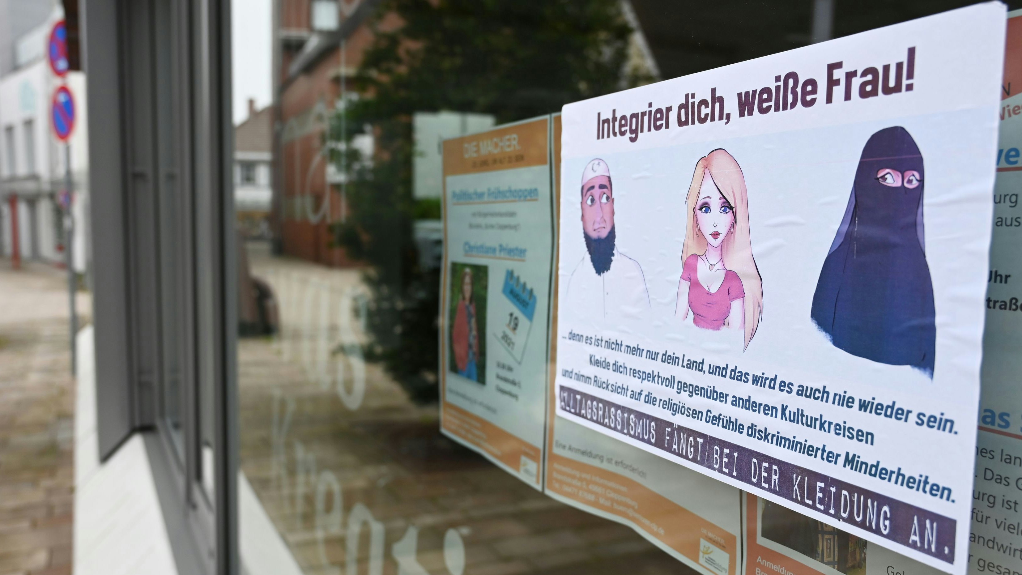 Das Plakat wurde bei den "Machern" an der Brandstraße aufgehängt. Foto: Hermes