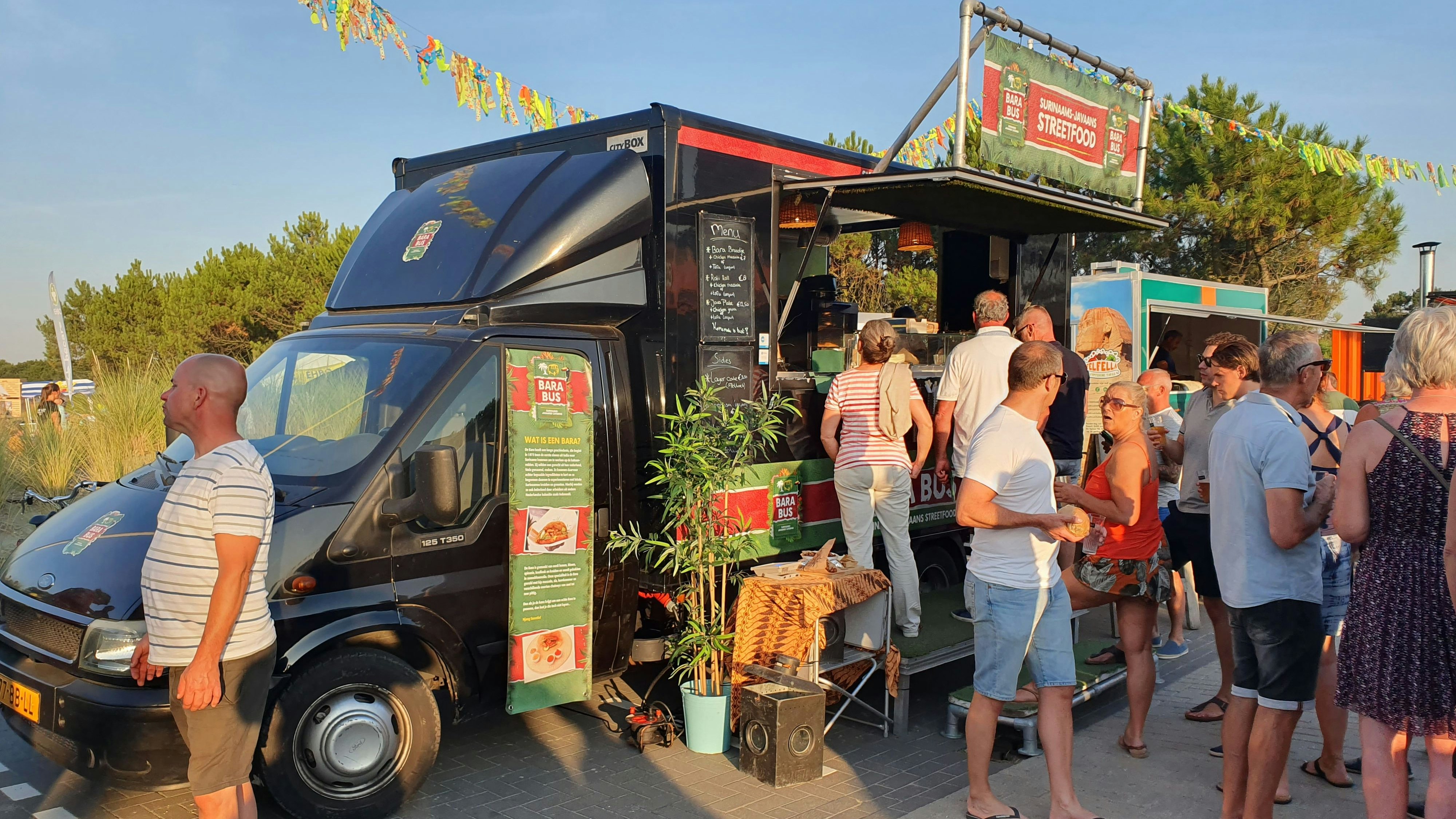 Trucks statt Boote: Der Barßeler Hafen wird vom 29. bis zum 31. Juli zur Essensmeile. Dabei soll es auch Livemusik und Angebote für Kinder geben. Foto: Boese Events
